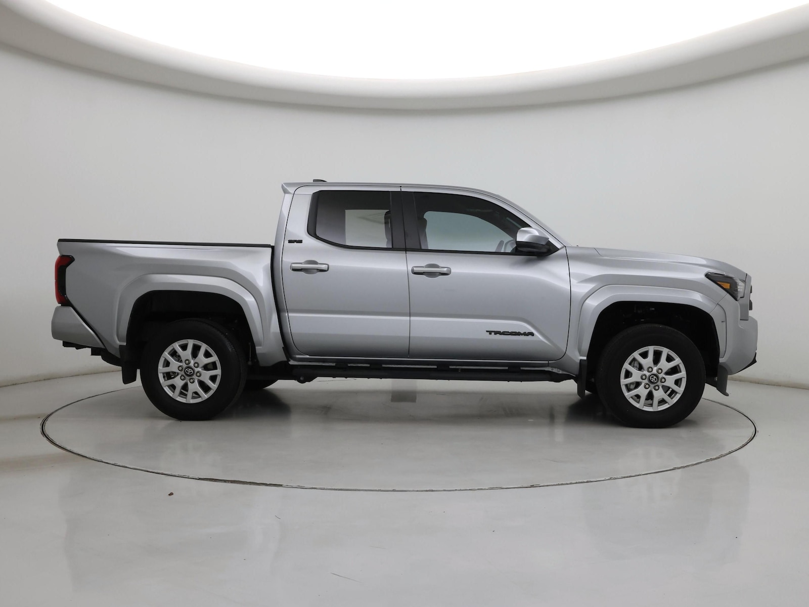 2026 Toyota Tacoma SR5 - Photo 8