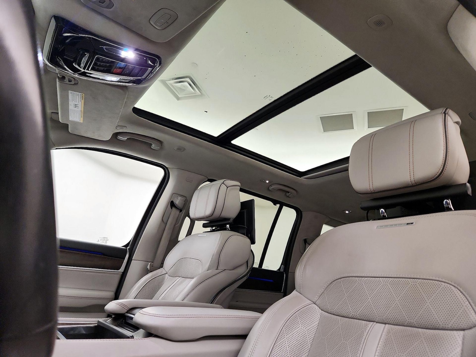 Panoramic Sunroof & Skylight(s)