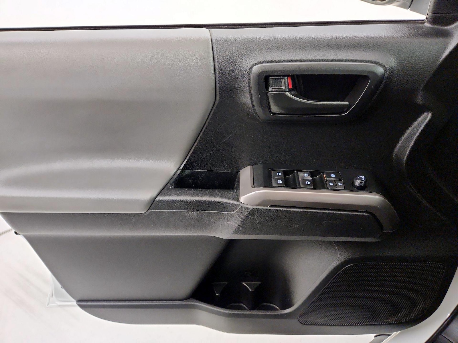 2022 Toyota Tacoma SR5 - Photo 13
