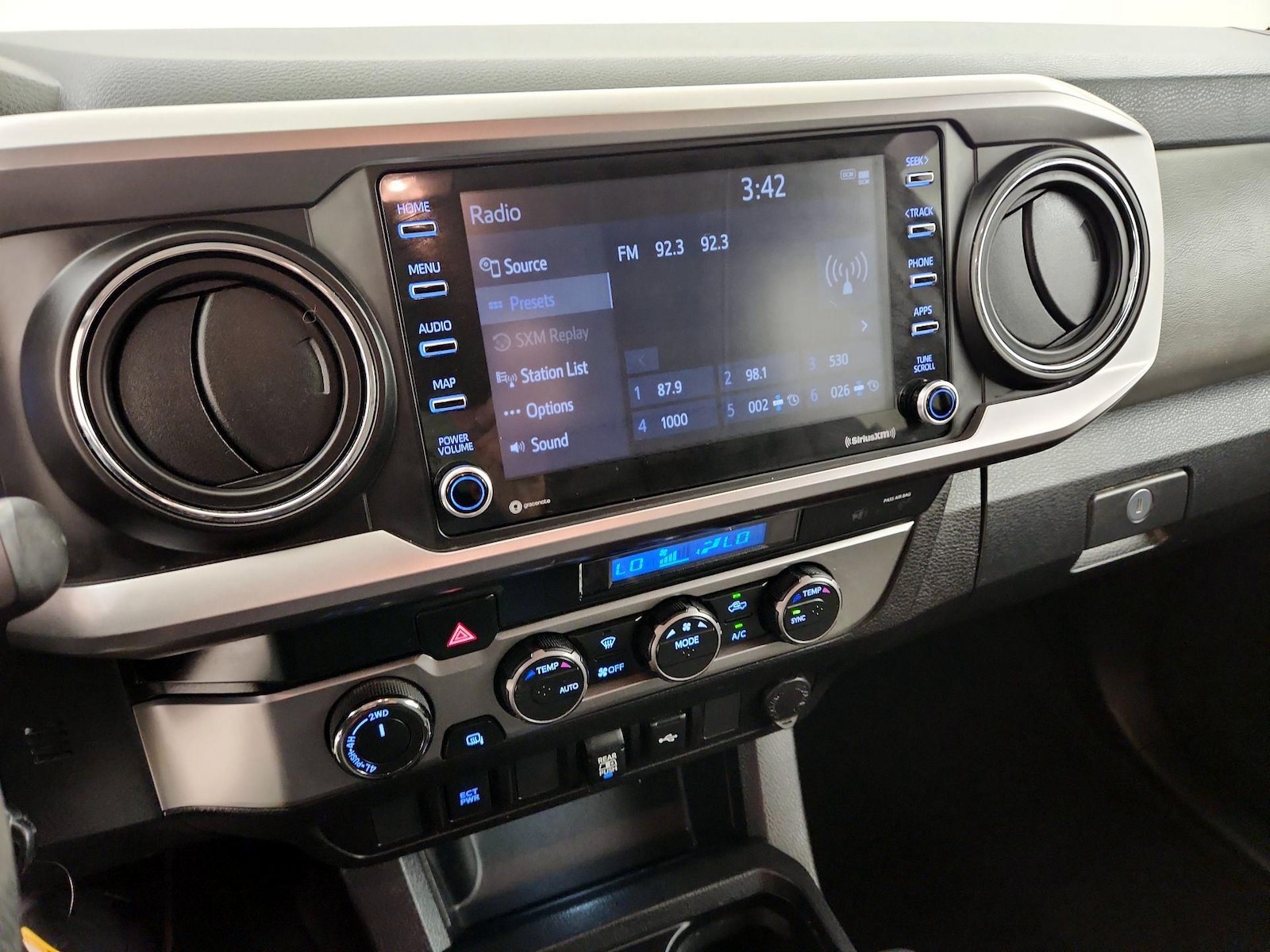 2022 Toyota Tacoma SR5 - Photo 16