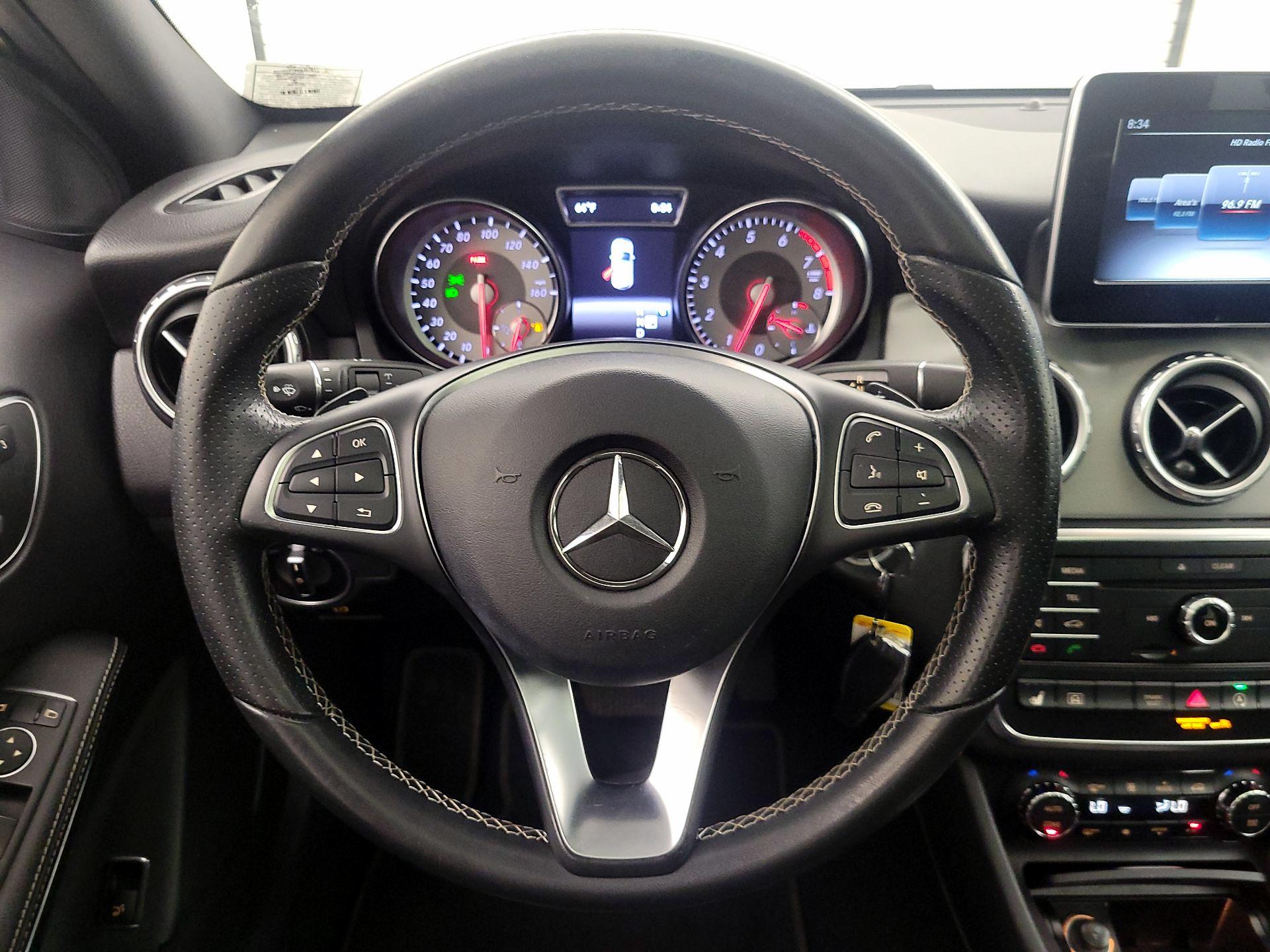 Thumbnail: 2017 Mercedes-Benz GLA - 10