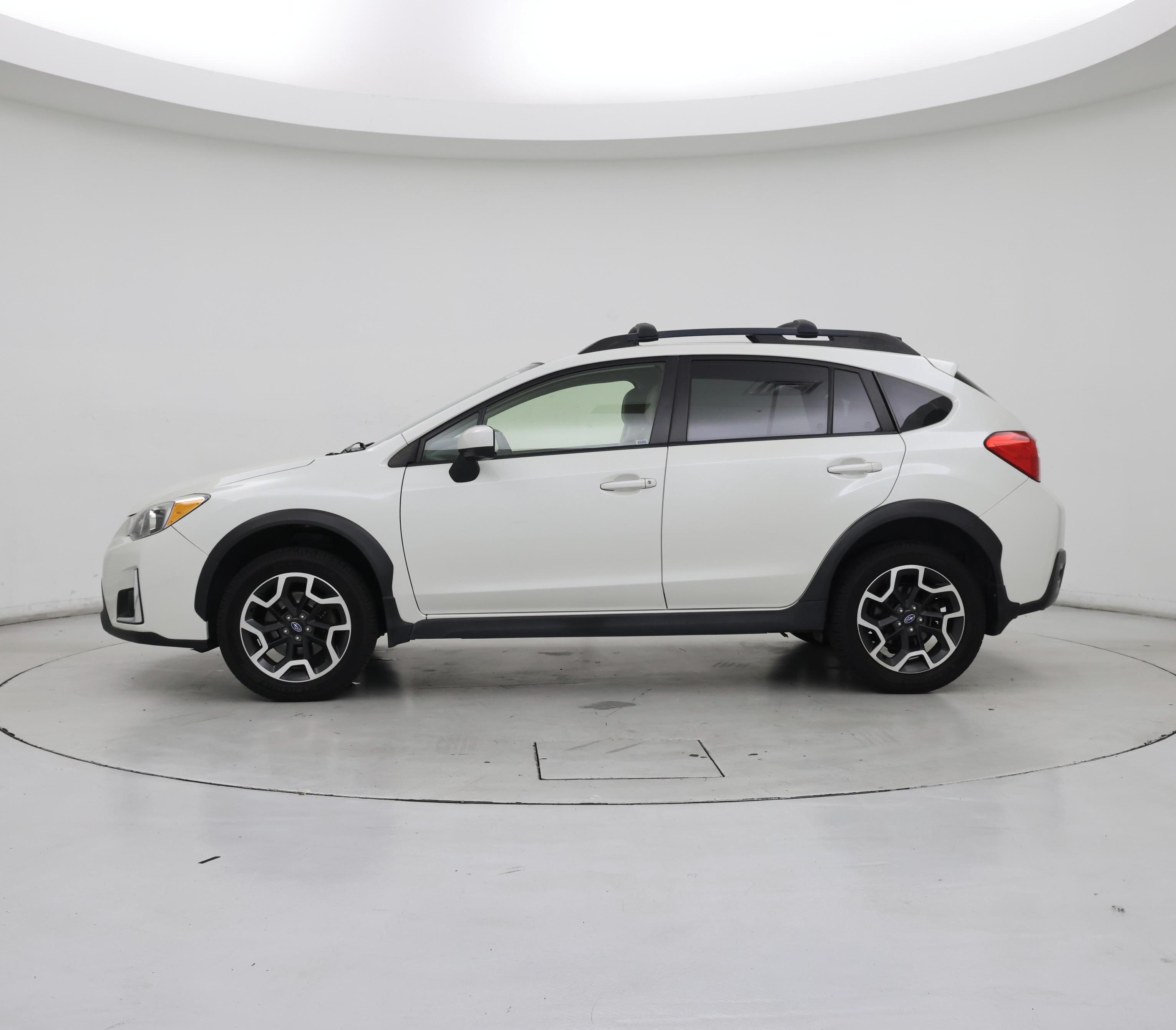 Thumbnail: 2017 Subaru Crosstrek - 3