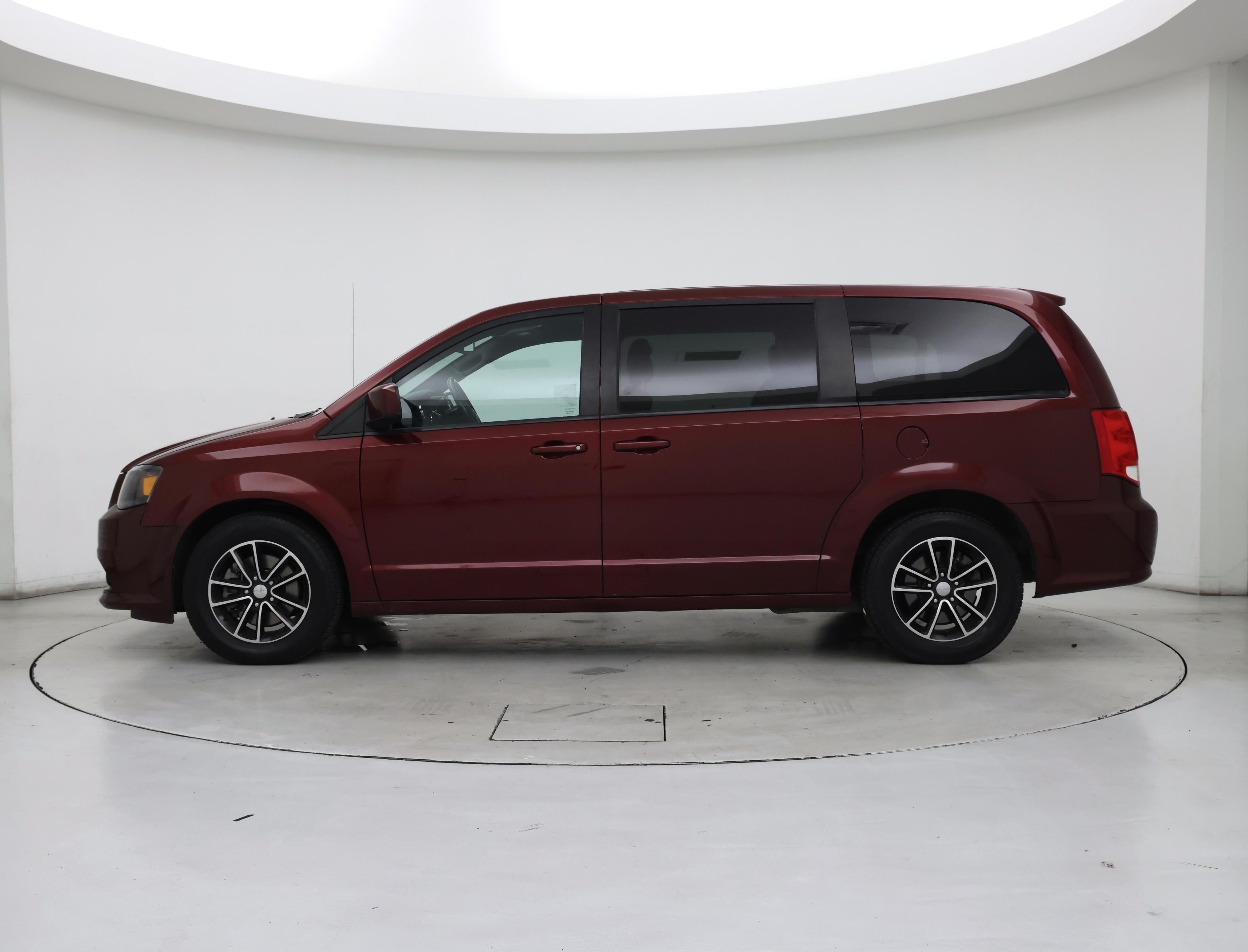 Thumbnail: 2019 Dodge Grand Caravan - 3