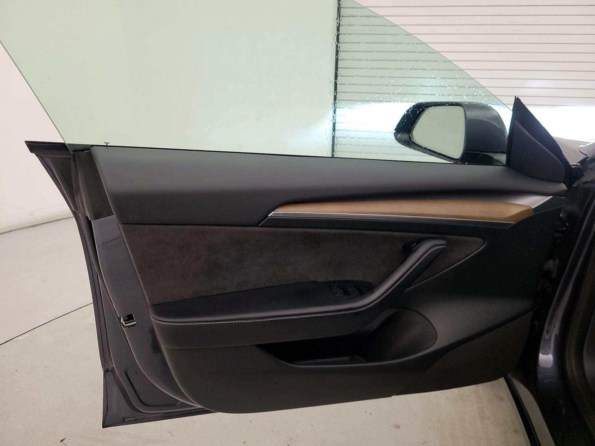 Thumbnail: 2023 Tesla Model 3 - 12
