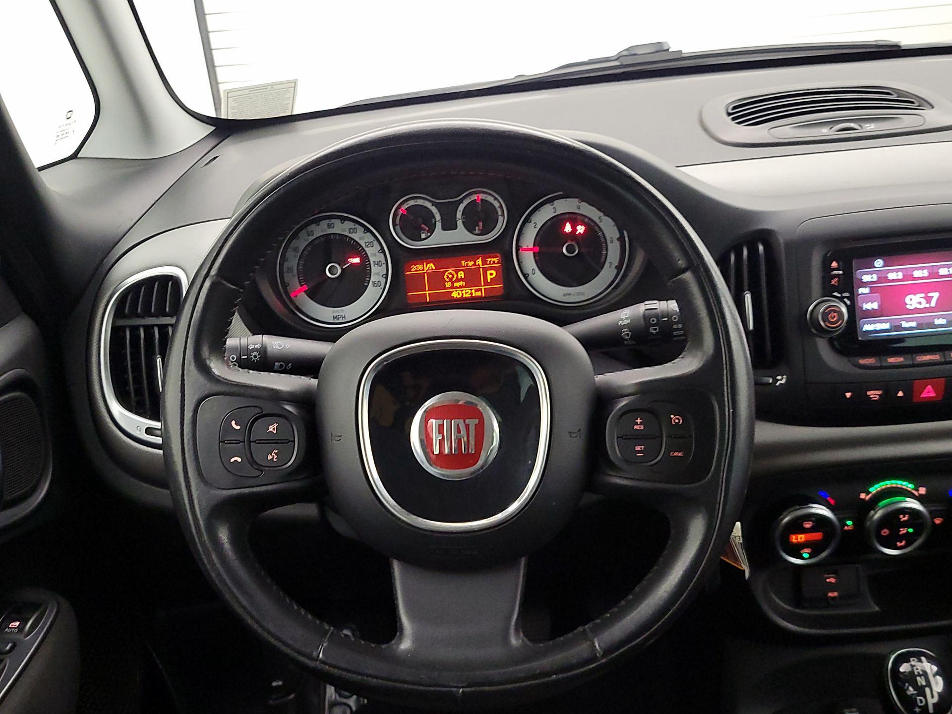Thumbnail: 2015 Fiat 500L - 10