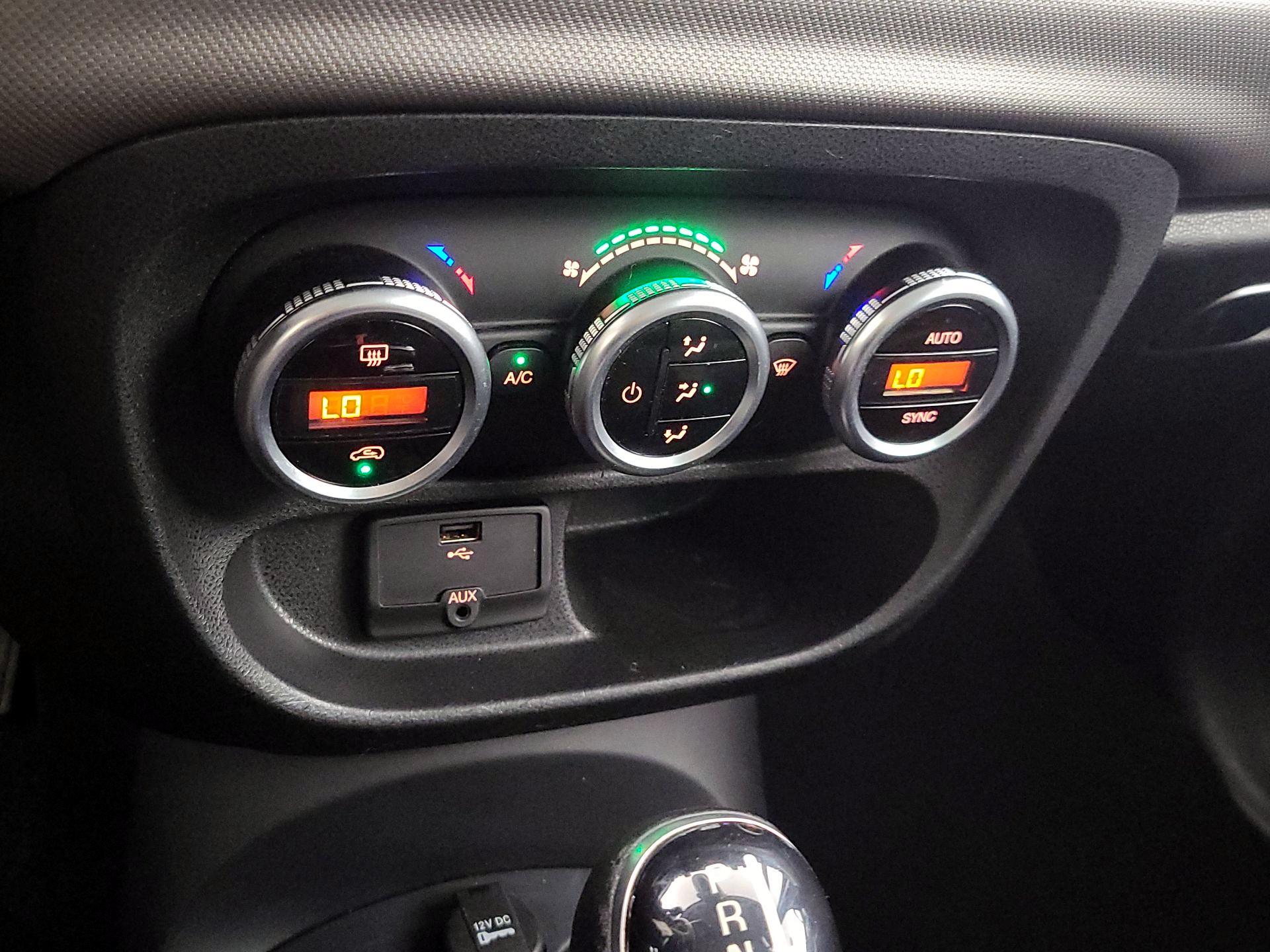 Thumbnail: 2015 Fiat 500L - 15