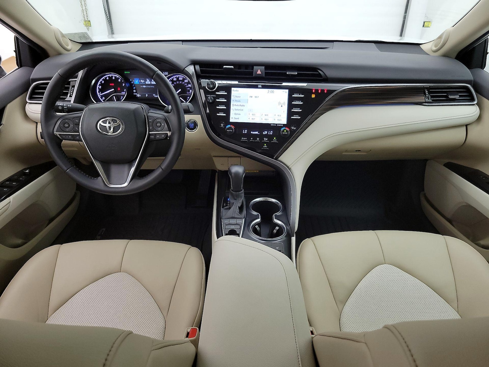 2020 Toyota Camry XLE - Photo 10