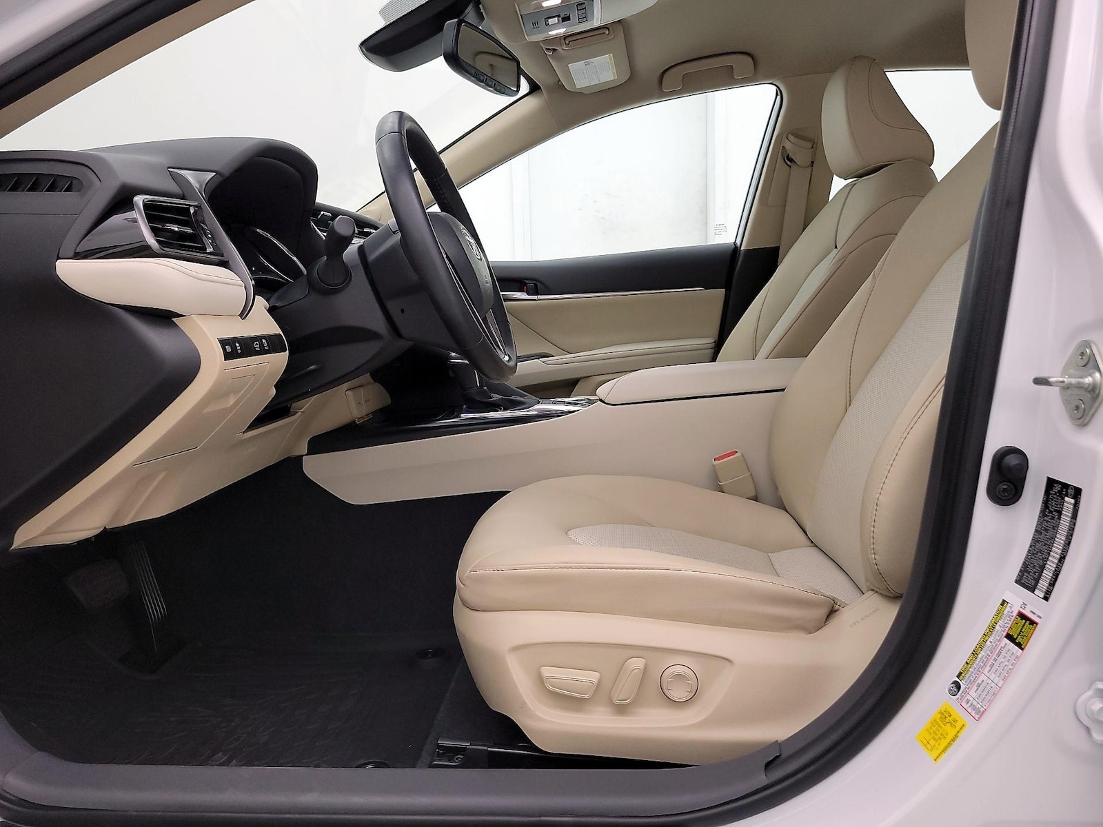2020 Toyota Camry XLE - Photo 12