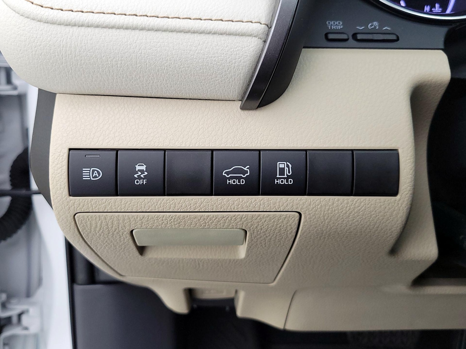 2020 Toyota Camry XLE - Photo 14