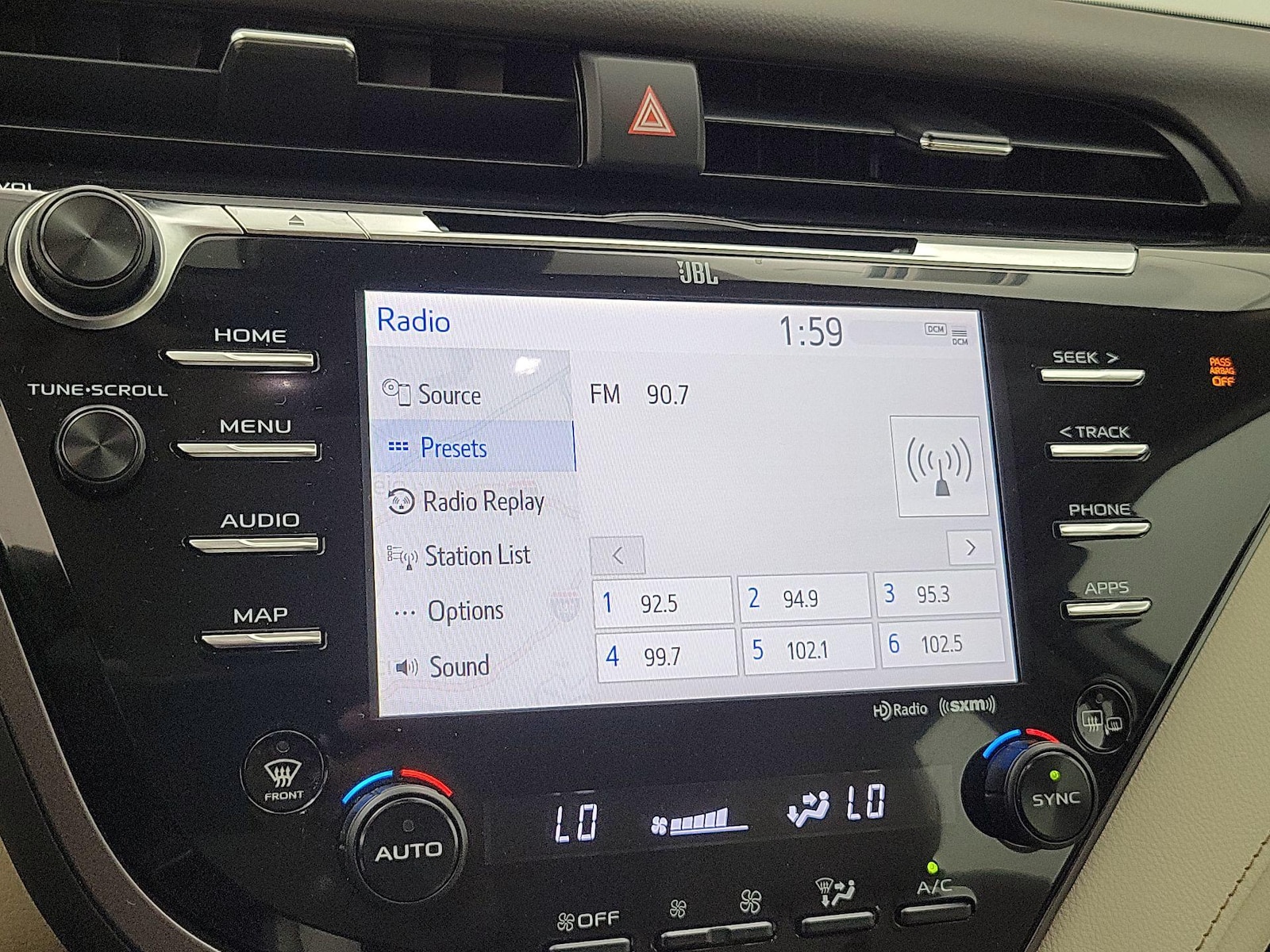 2020 Toyota Camry XLE - Photo 16