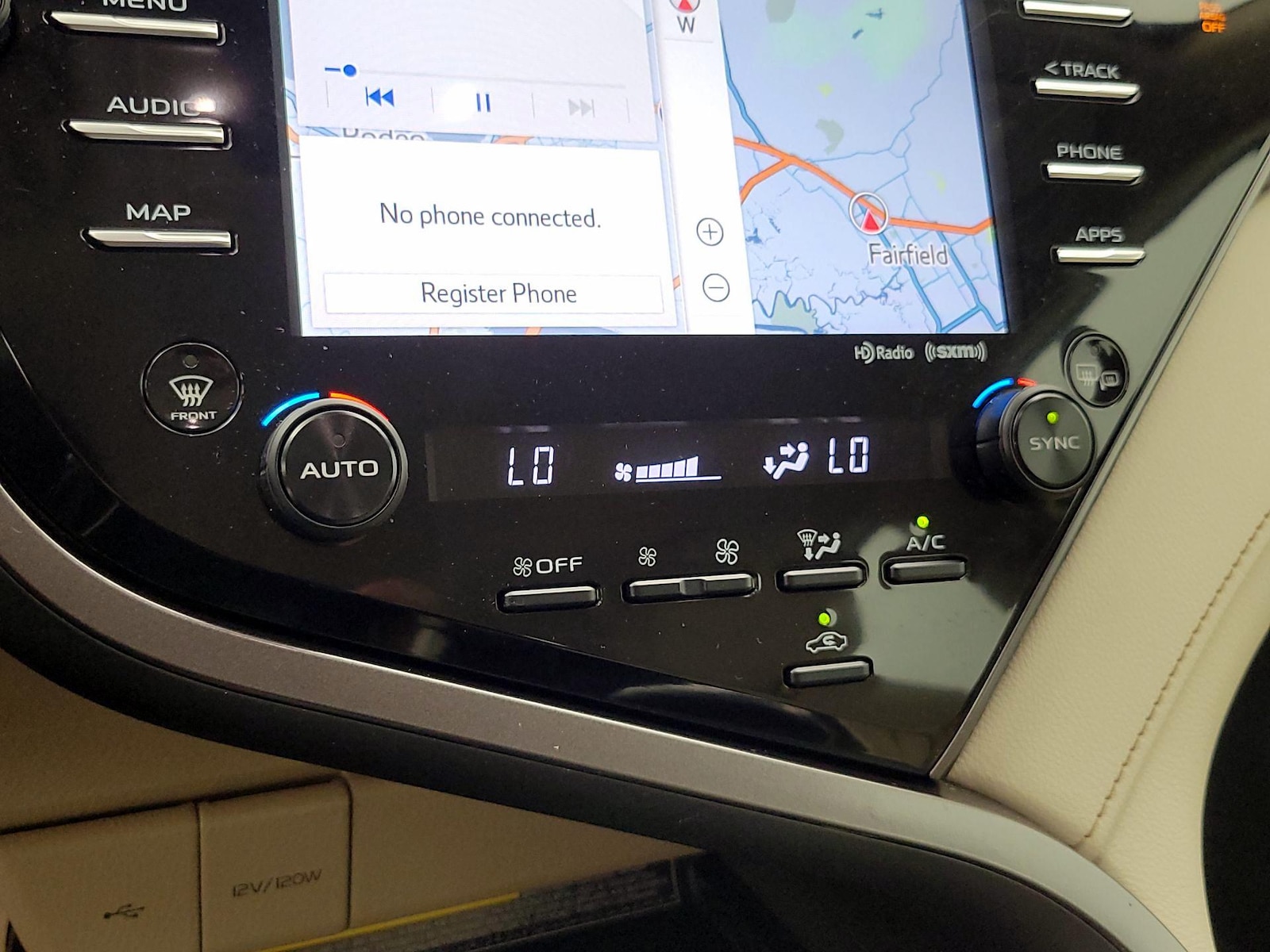 2020 Toyota Camry XLE - Photo 17