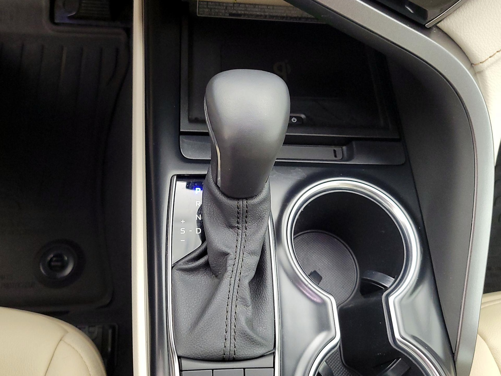 2020 Toyota Camry XLE - Photo 18