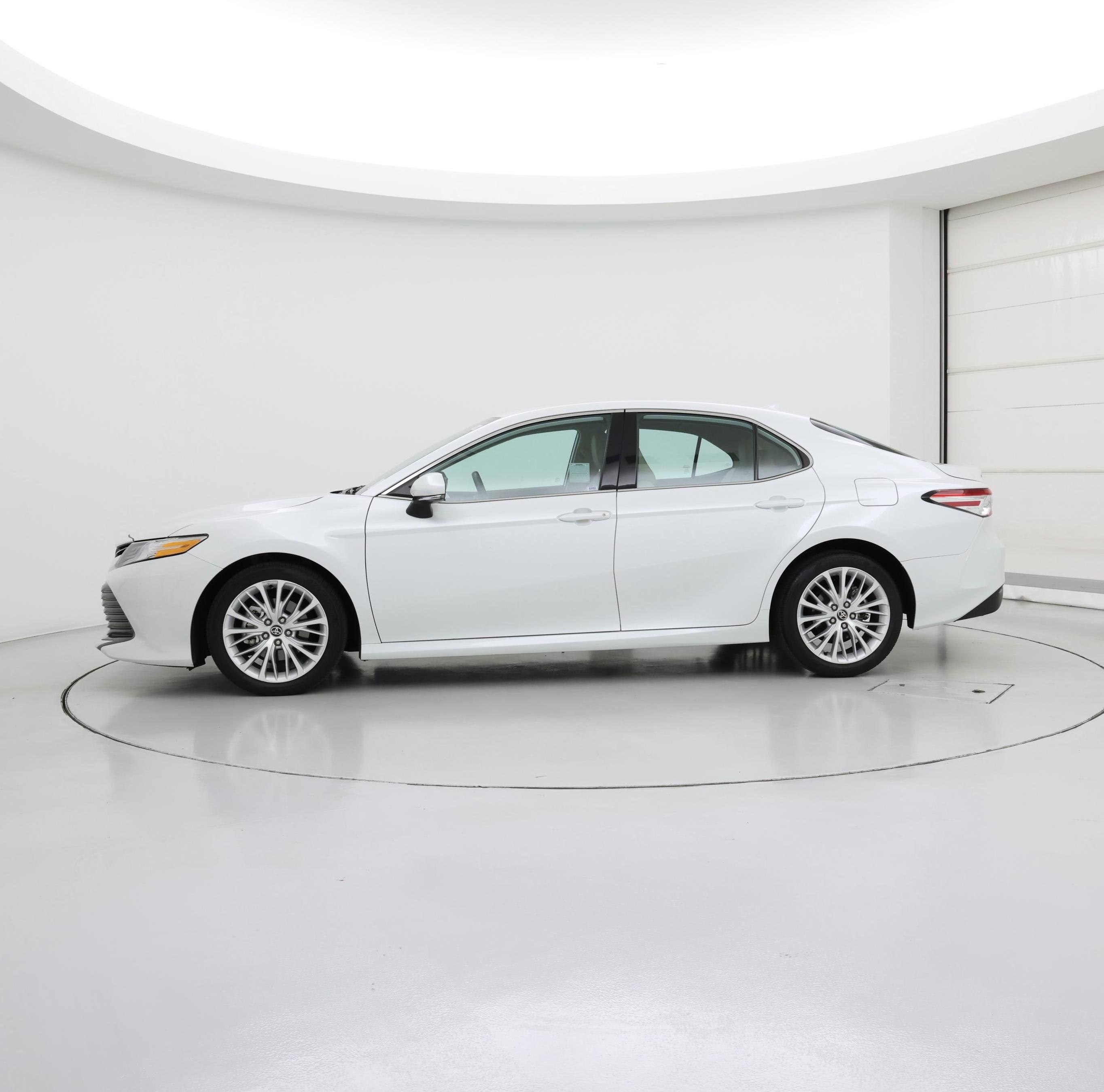 Thumbnail: 2020 Toyota Camry - 3