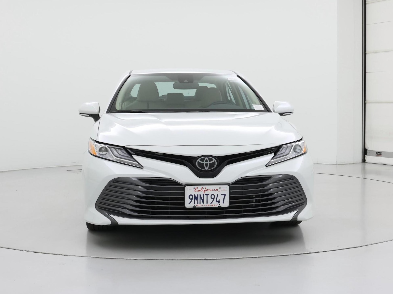 2020 Toyota Camry XLE - Photo 6