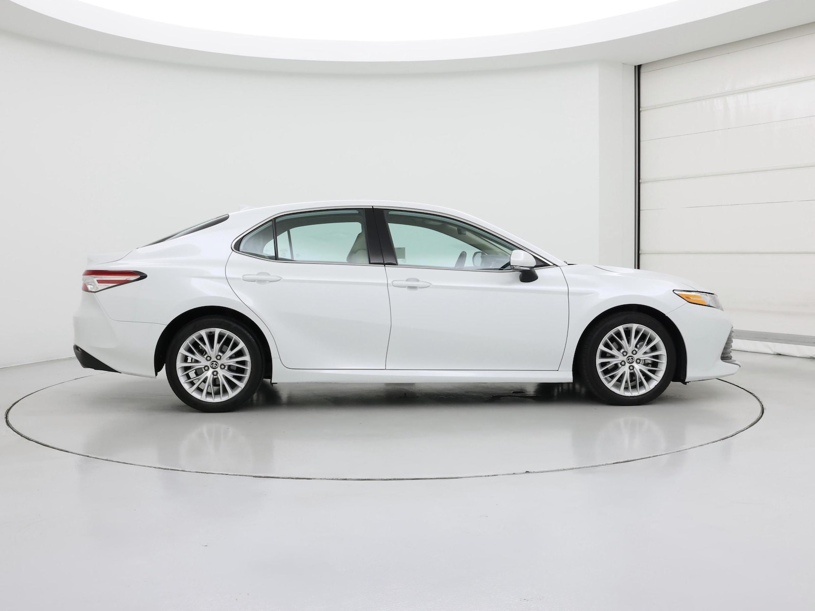 2020 Toyota Camry XLE - Photo 8