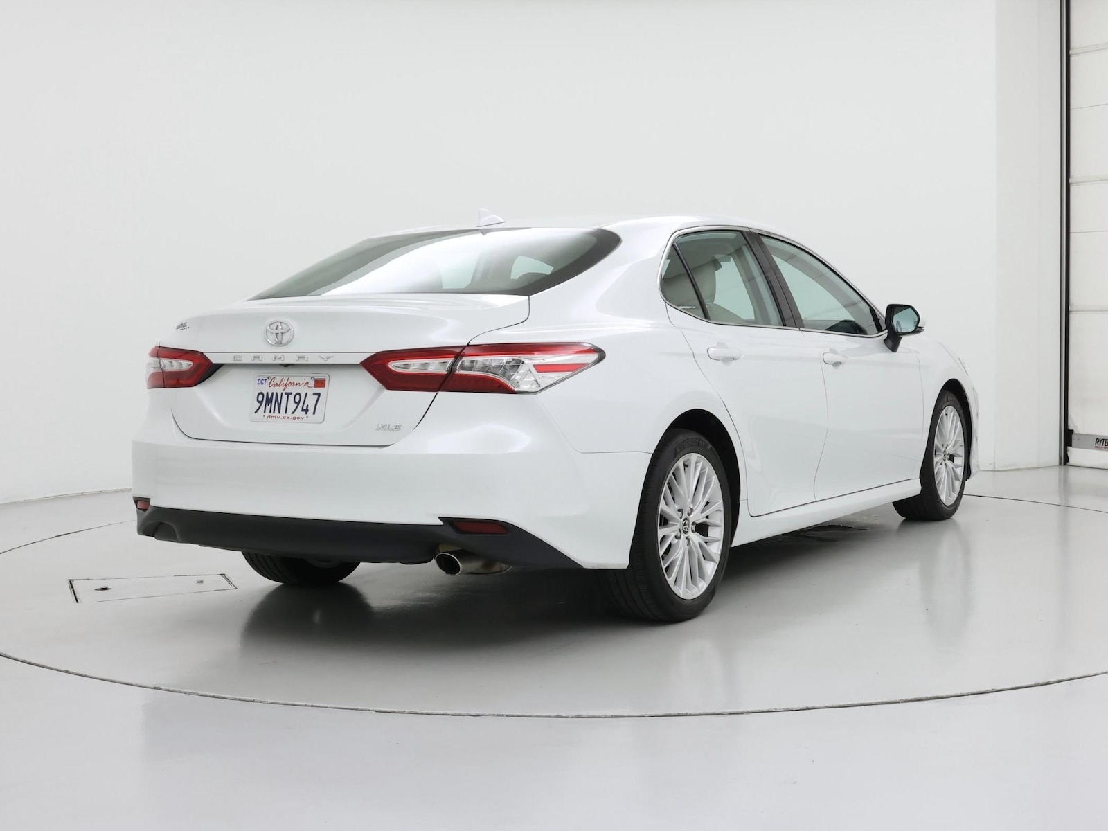 2020 Toyota Camry XLE - Photo 9