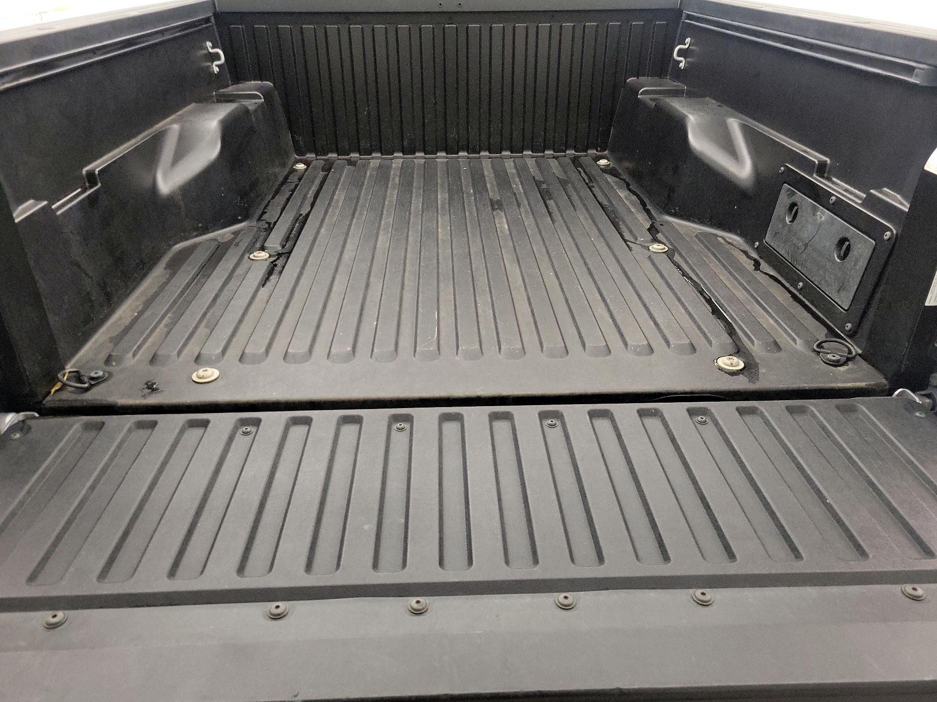Thumbnail: 2019 Toyota Tacoma - 20