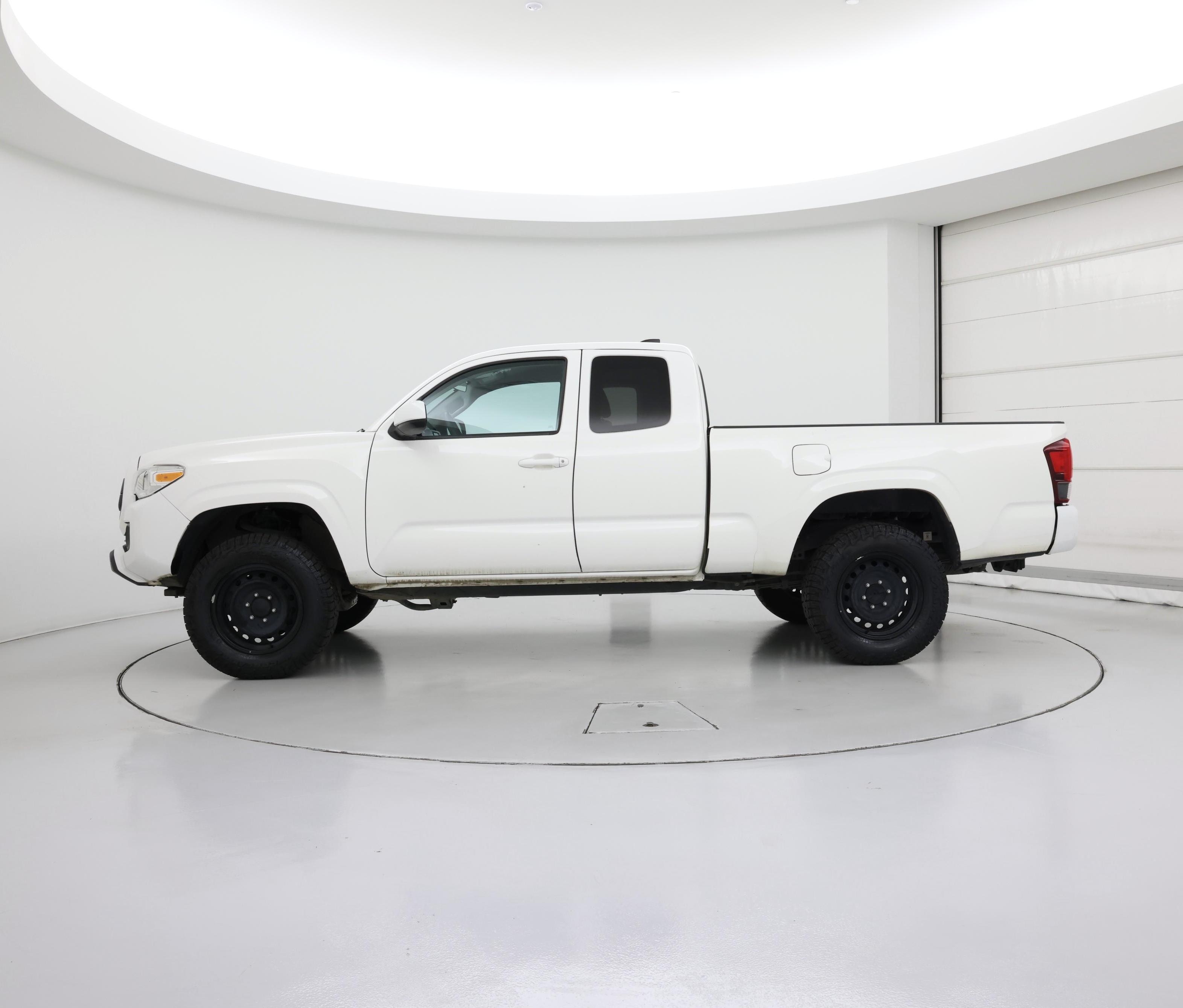 Thumbnail: 2020 Toyota Tacoma - 3