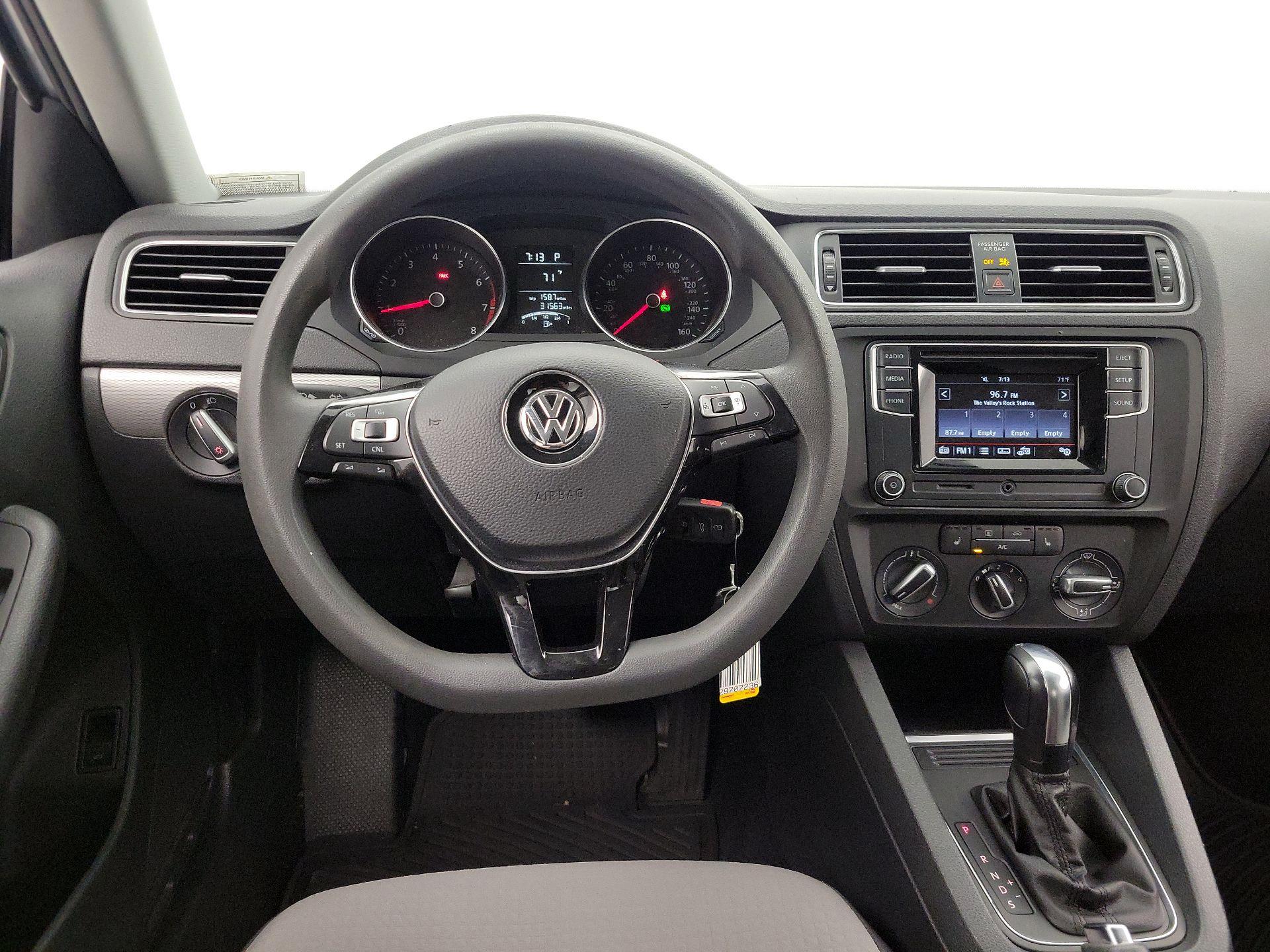 Thumbnail: 2017 Volkswagen Jetta - 10