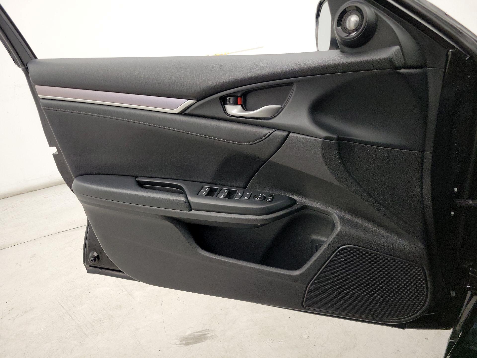 Thumbnail: 2016 Honda Civic - 12
