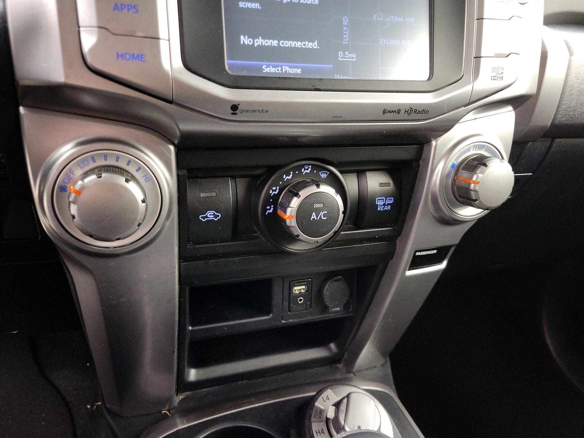 Thumbnail: 2019 Toyota 4Runner - 17