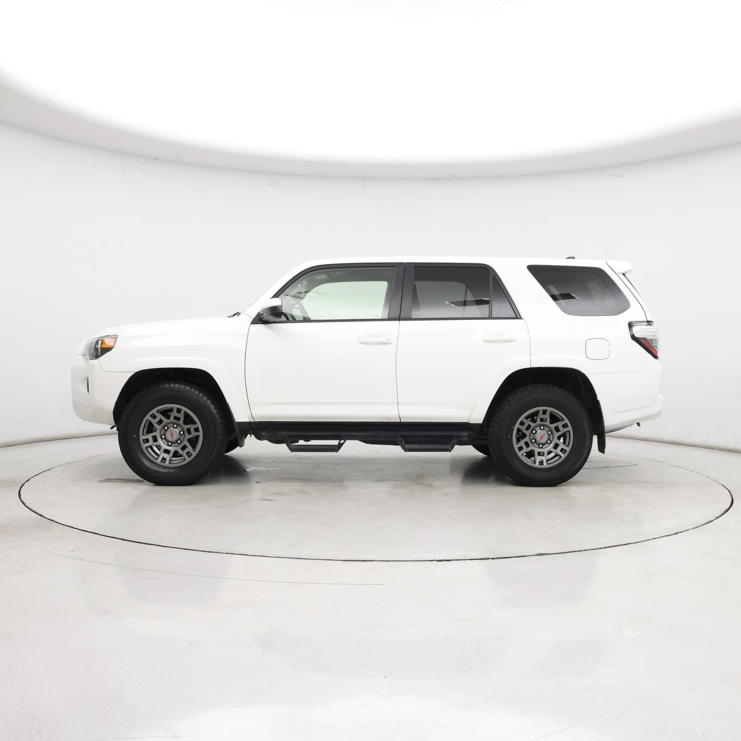 Thumbnail: 2019 Toyota 4Runner - 3