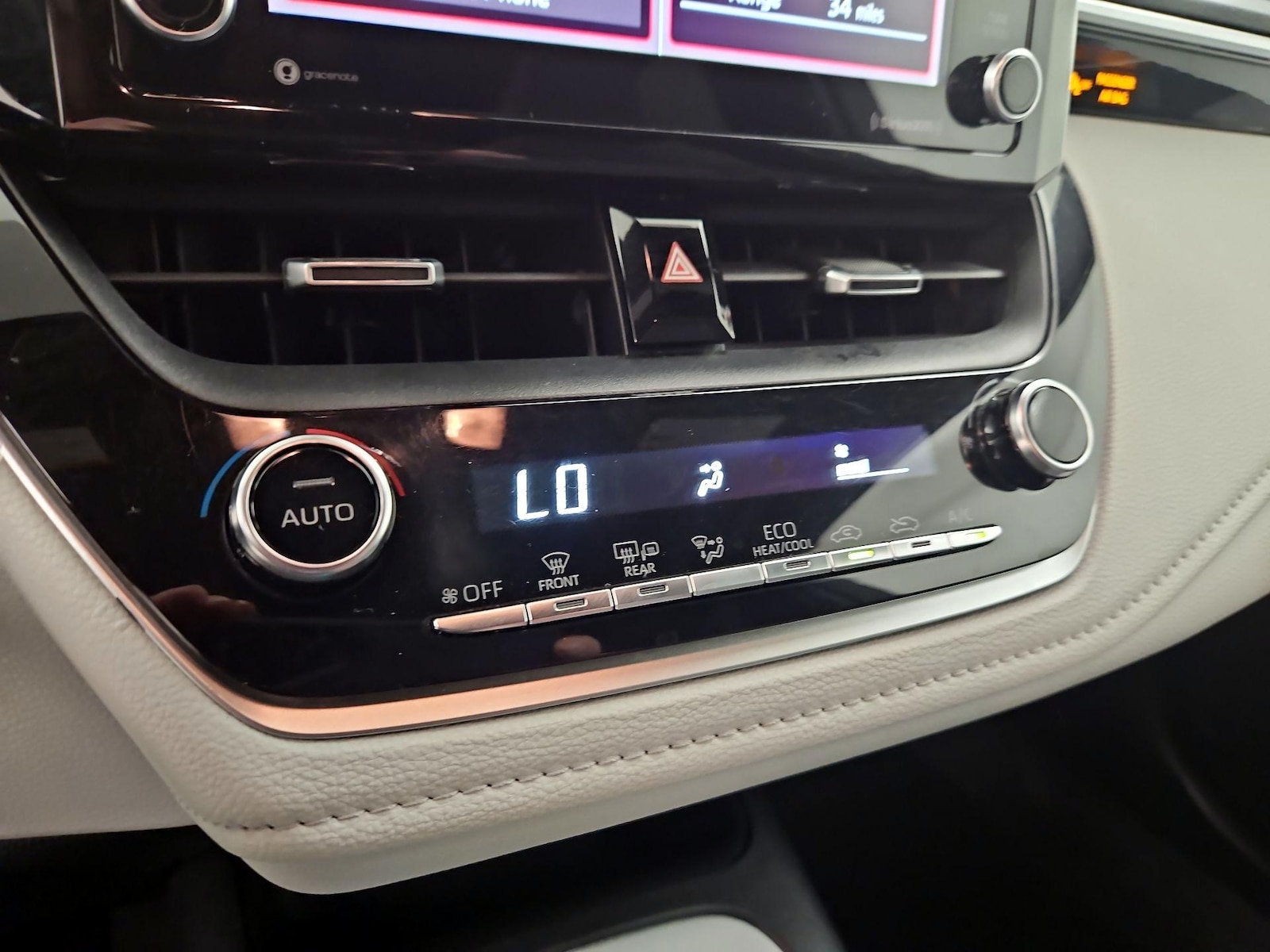 2021 Toyota Corolla SE - Photo 18