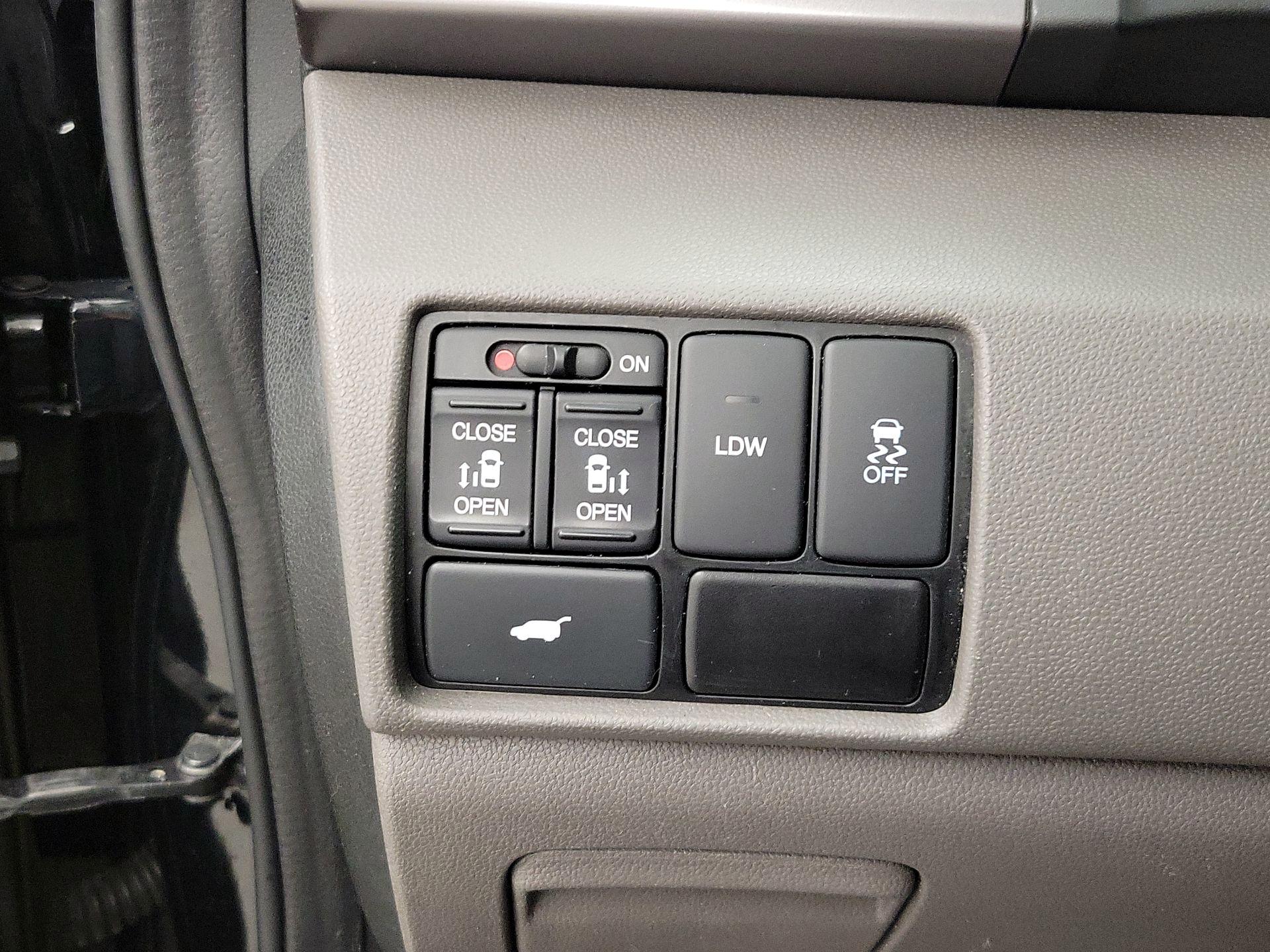 Thumbnail: 2015 Honda Odyssey - 13