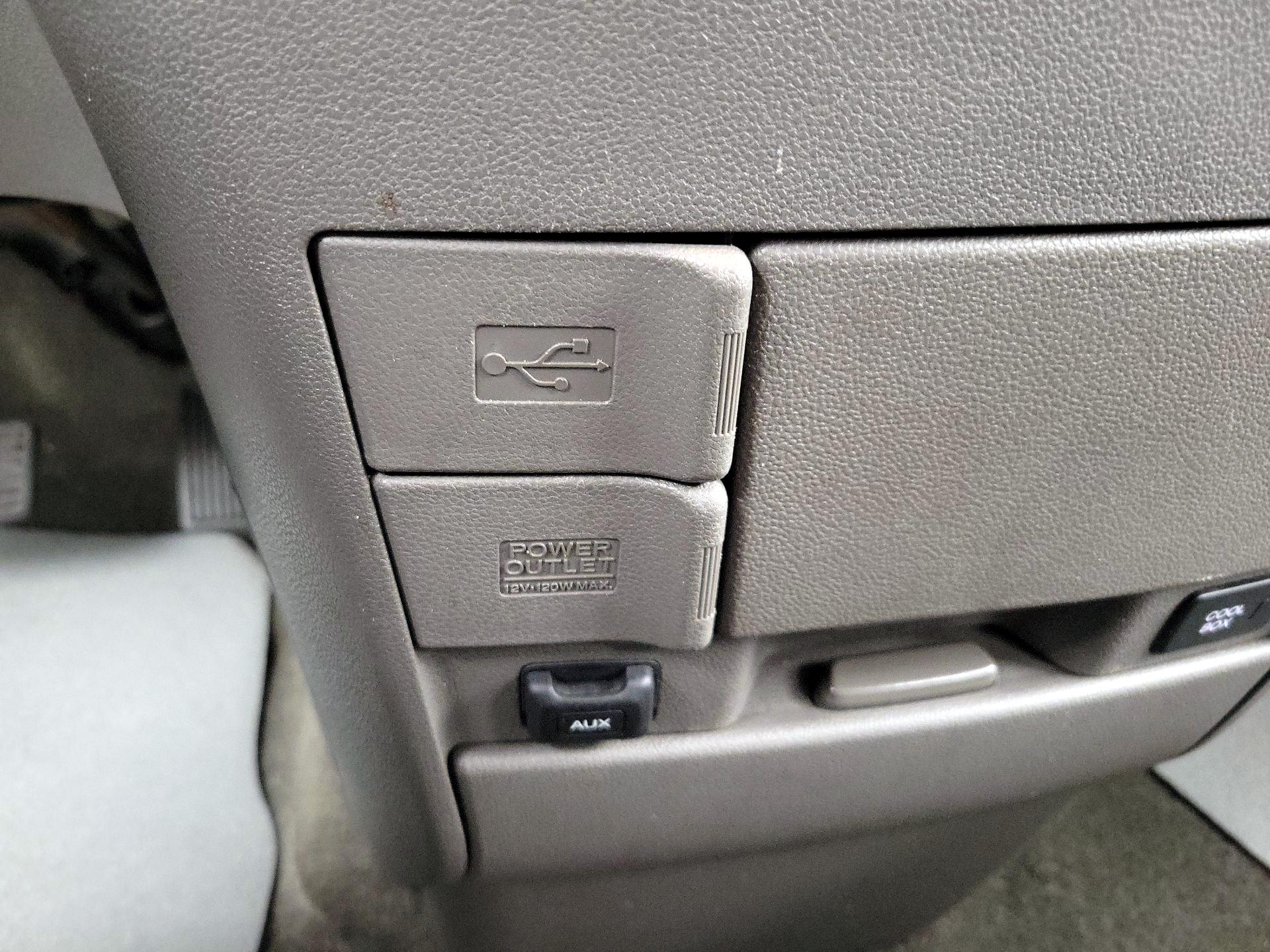 Thumbnail: 2015 Honda Odyssey - 18