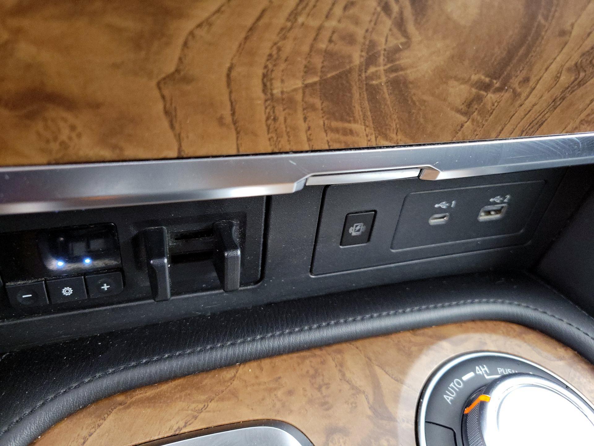 Thumbnail: 2021 Nissan Armada - 19