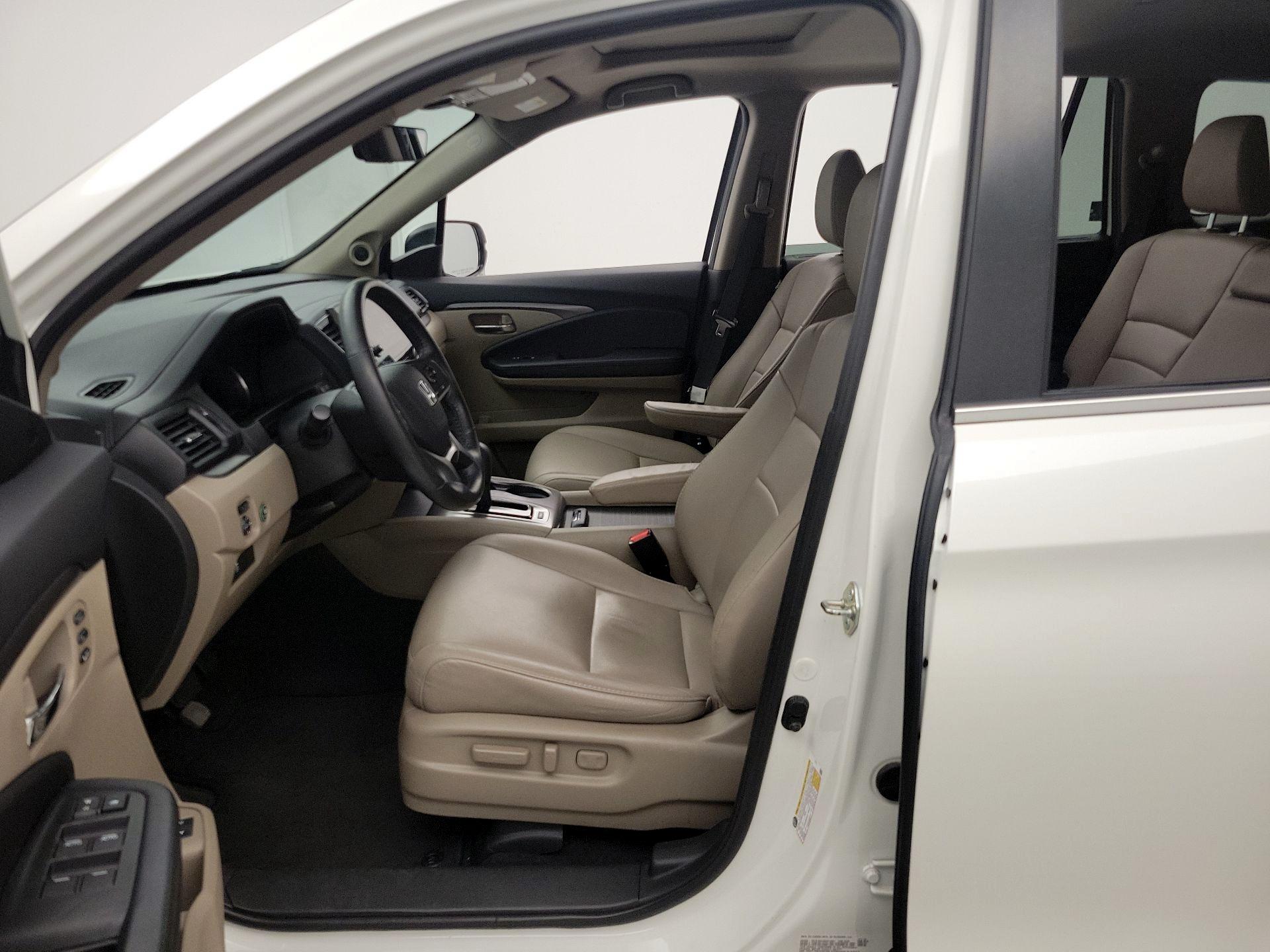 Thumbnail: 2019 Honda Pilot - 11