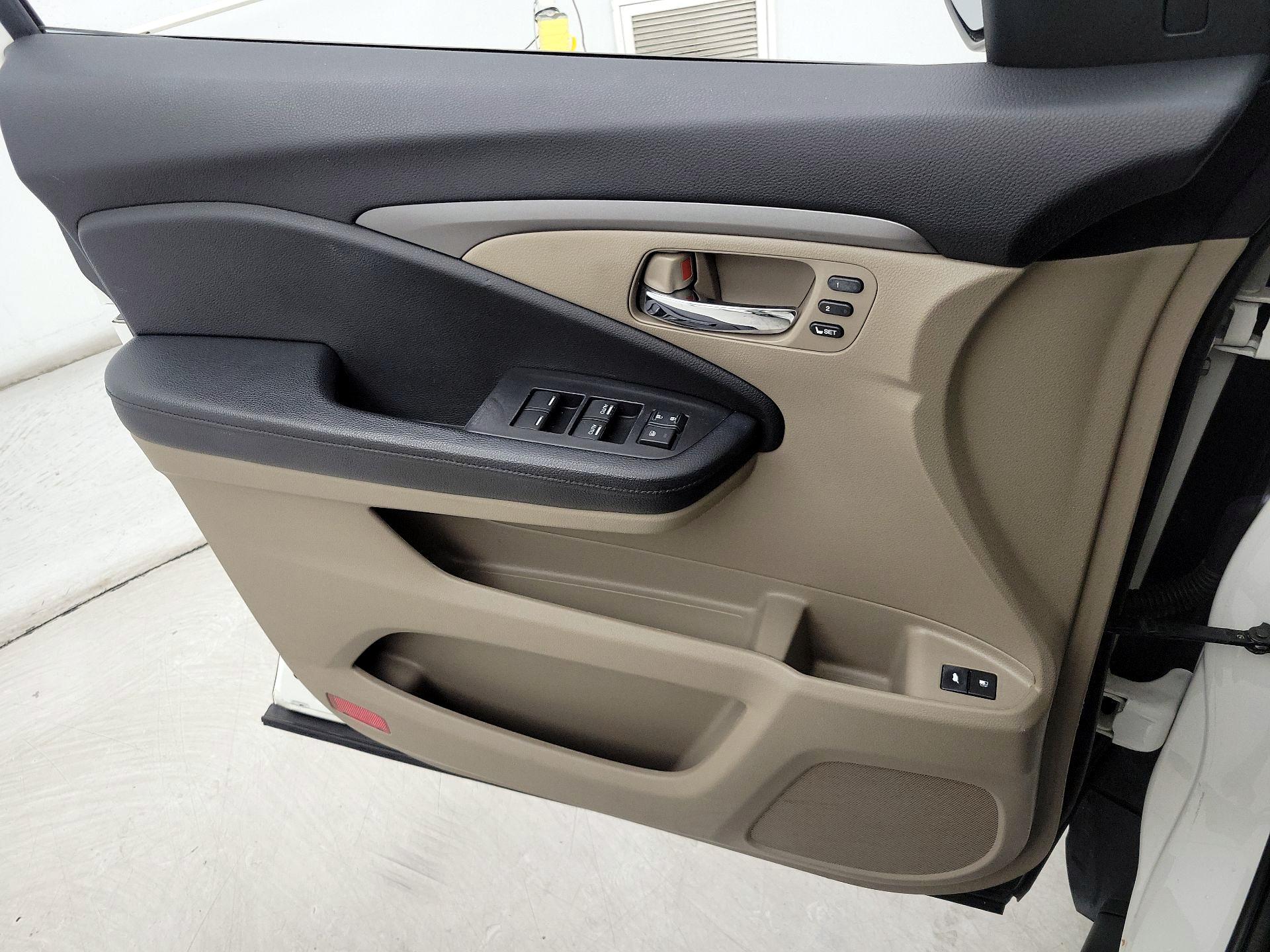 Thumbnail: 2019 Honda Pilot - 12