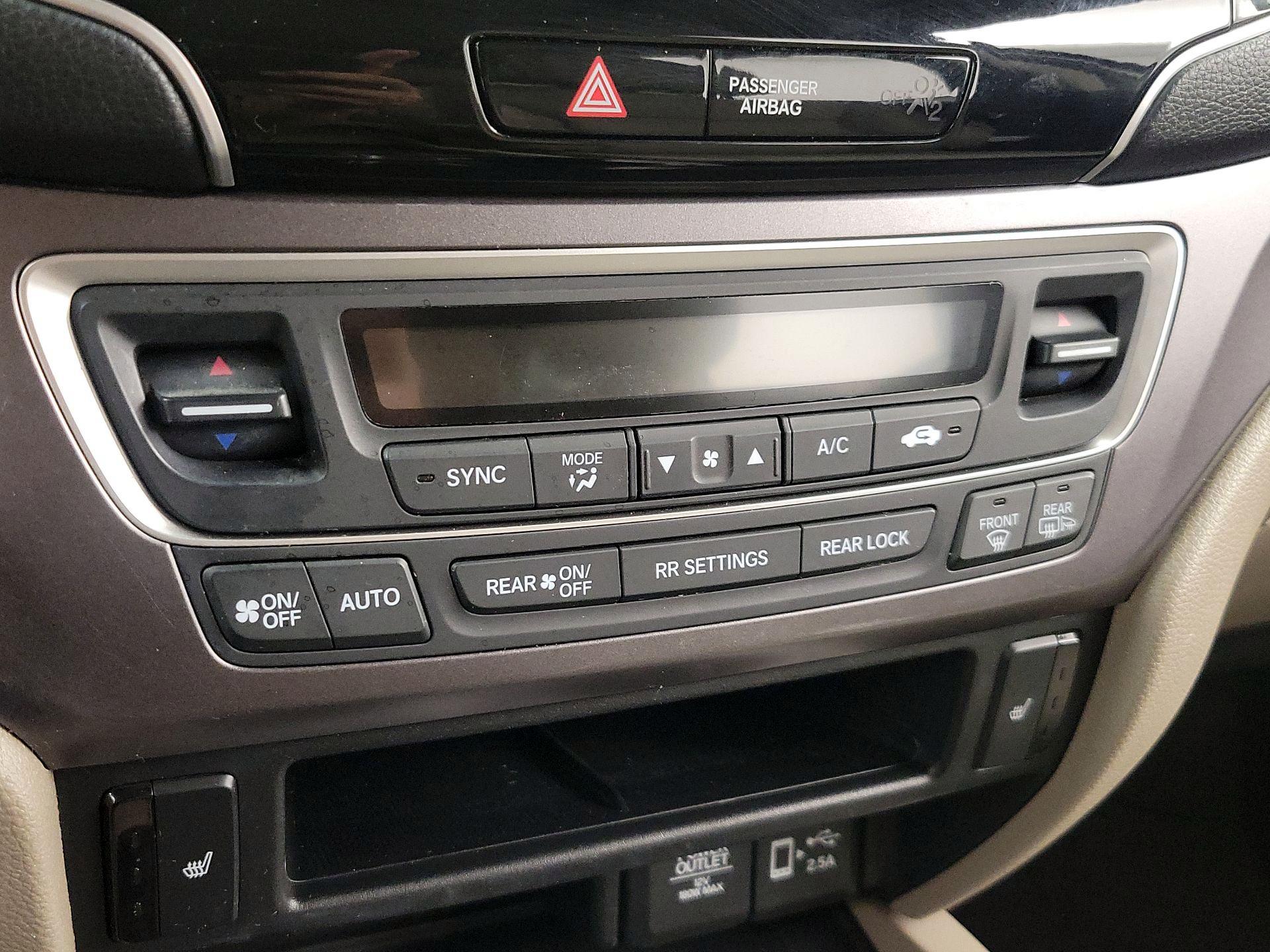 Thumbnail: 2019 Honda Pilot - 16