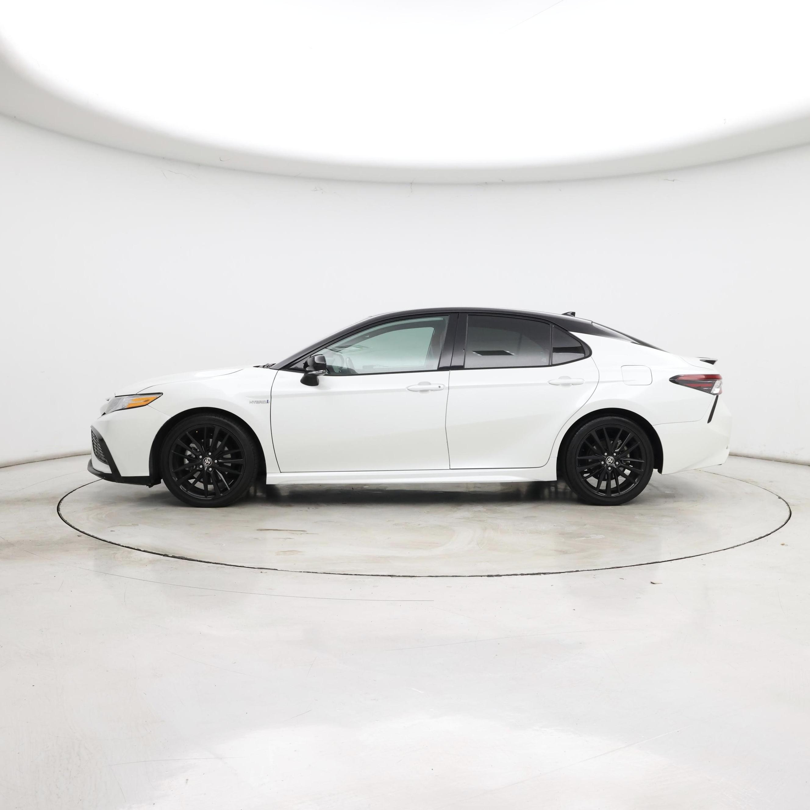 Thumbnail: 2021 Toyota Camry - 3