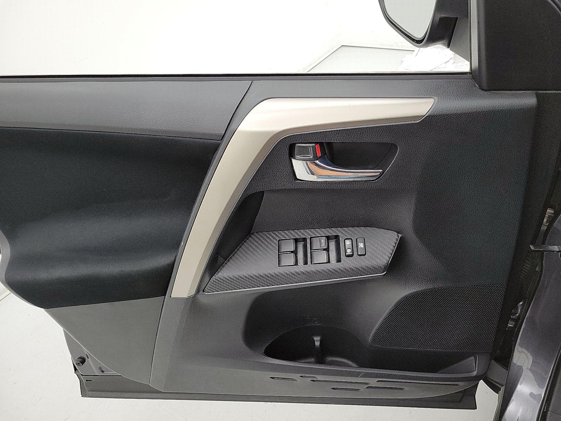Thumbnail: 2015 Toyota RAV4 - 12