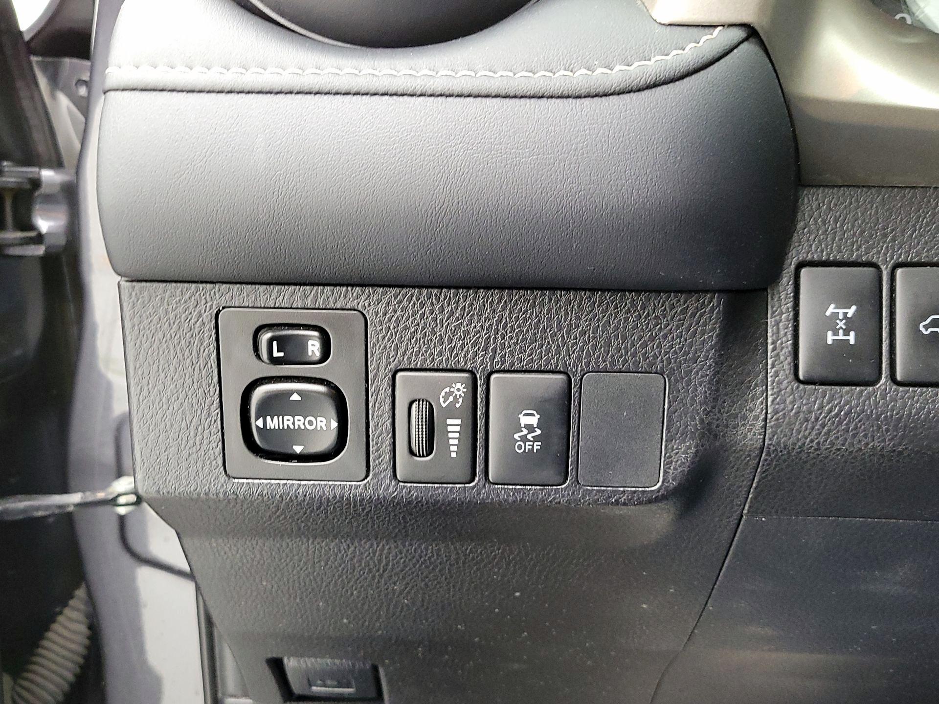 Thumbnail: 2015 Toyota RAV4 - 13