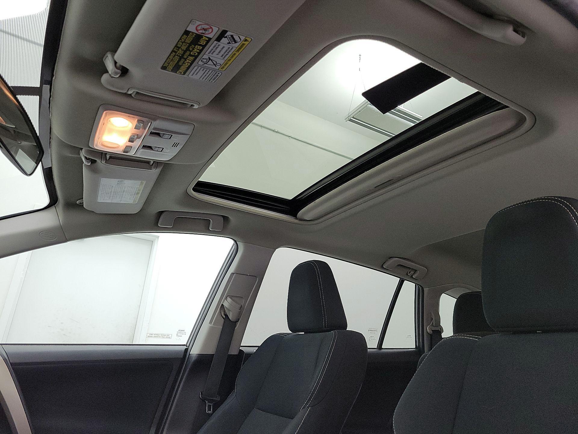 Thumbnail: 2015 Toyota RAV4 - 18