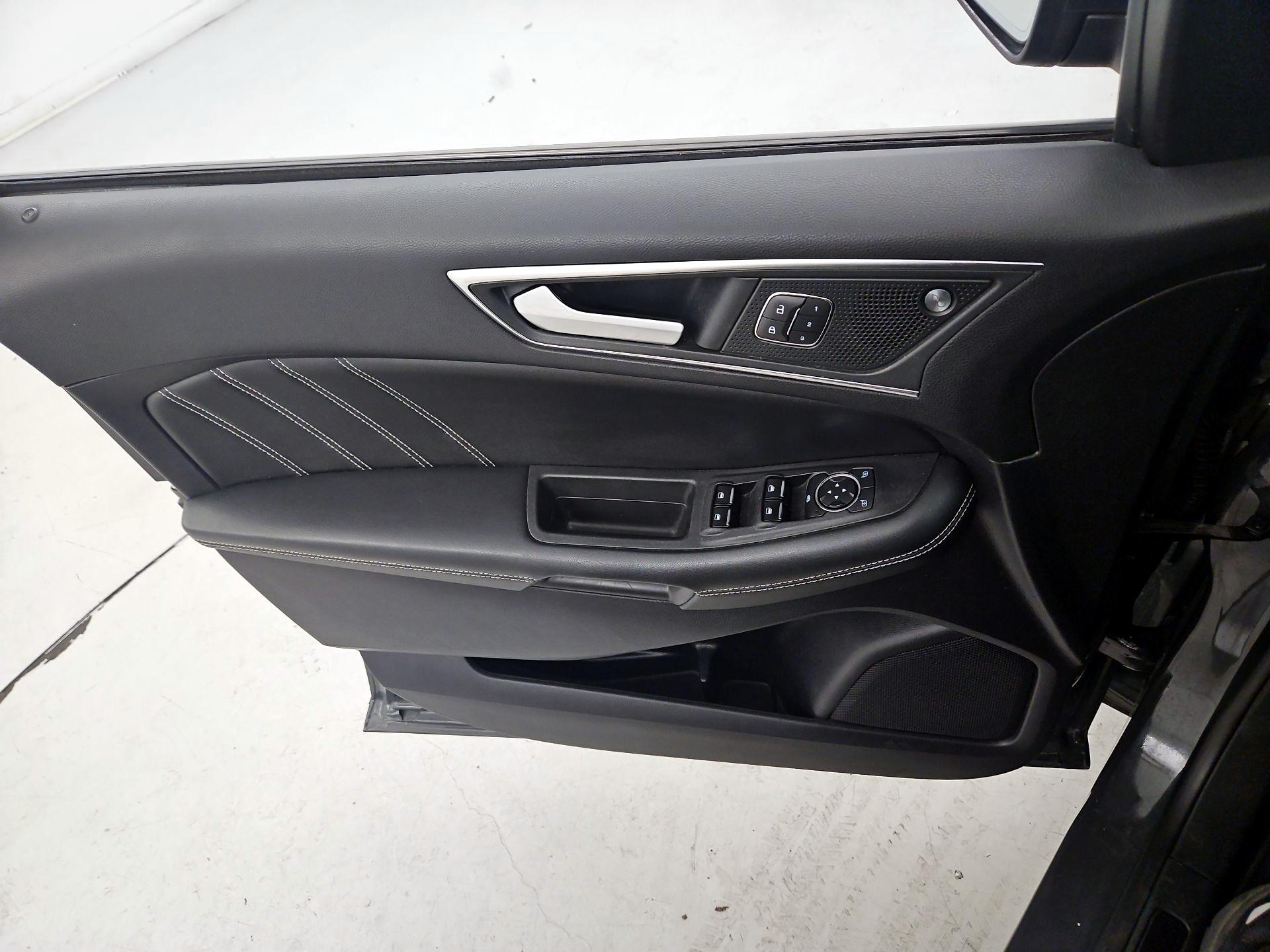 Thumbnail: 2021 Ford Edge - 12