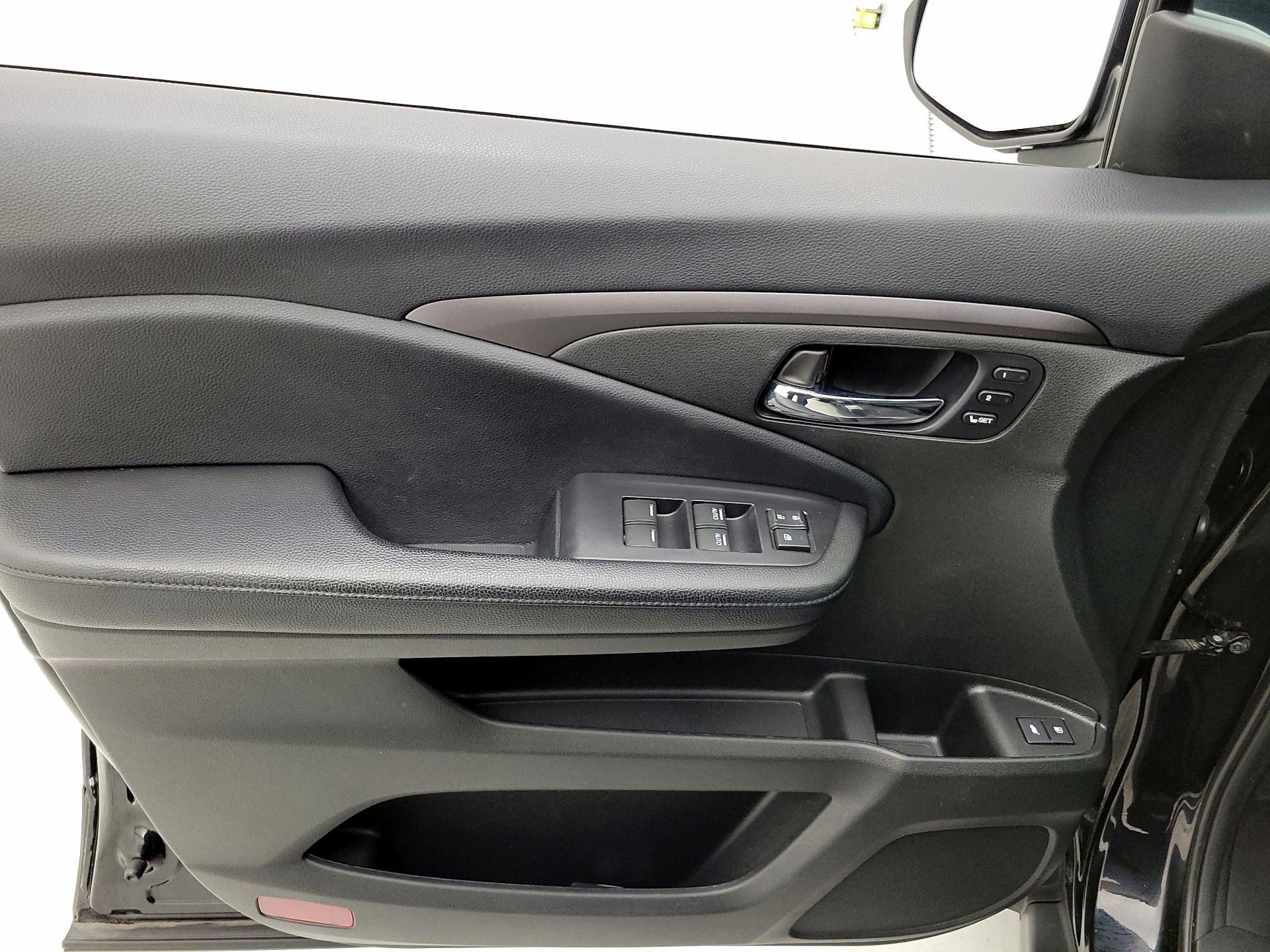 Thumbnail: 2020 Honda Pilot - 12