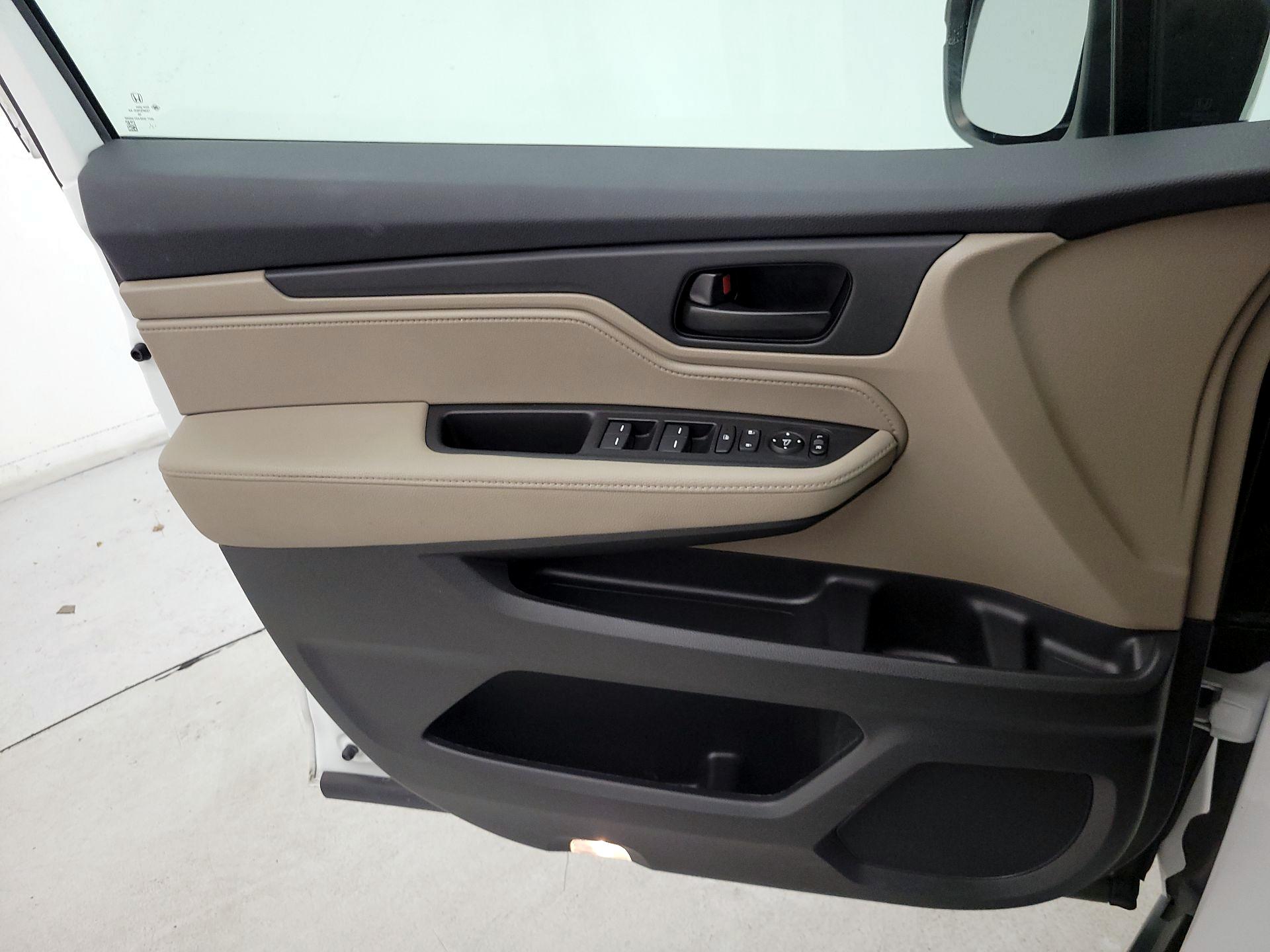 Thumbnail: 2021 Honda Odyssey - 12
