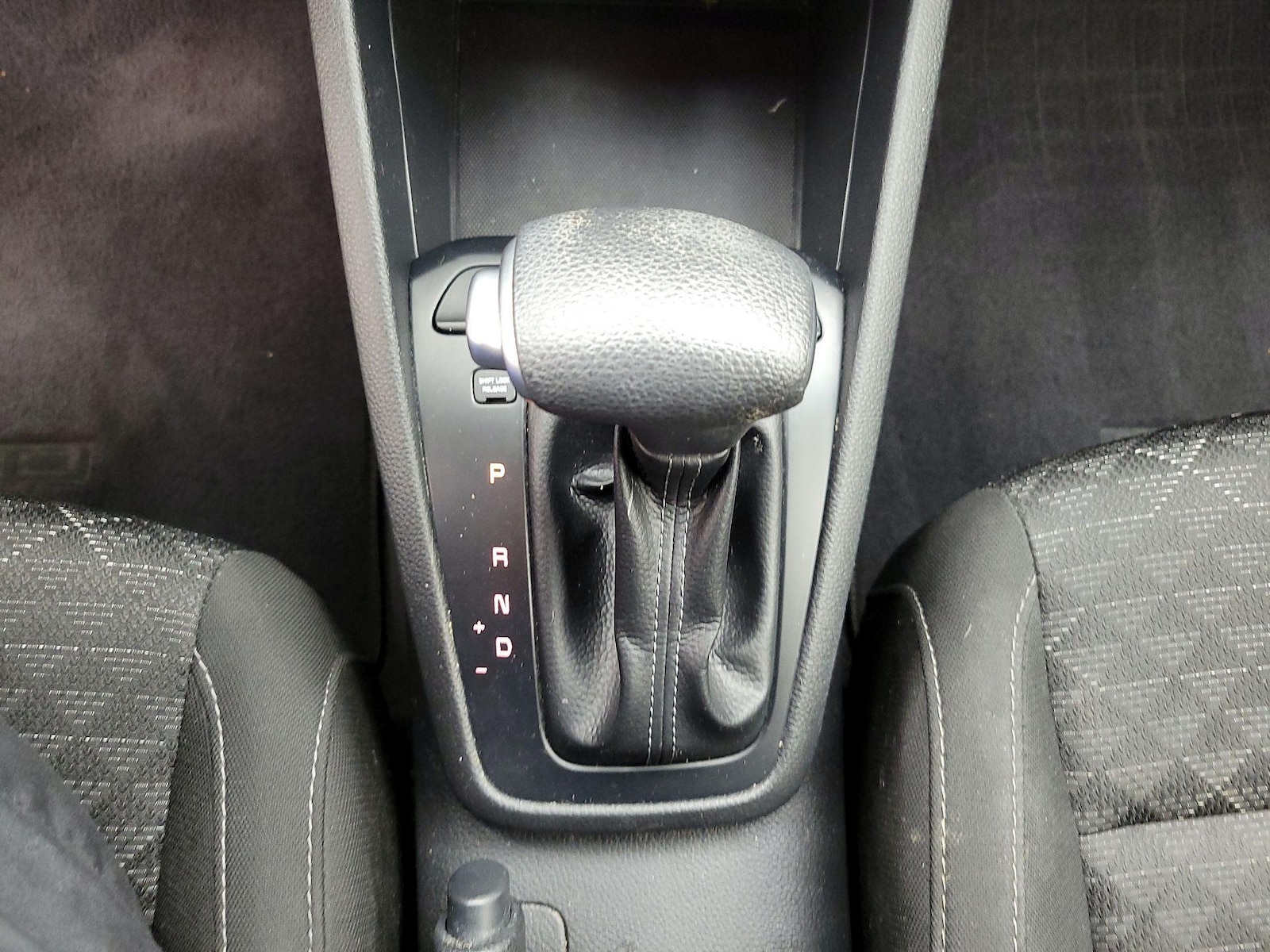 2020 Kia RIO S - Photo 18