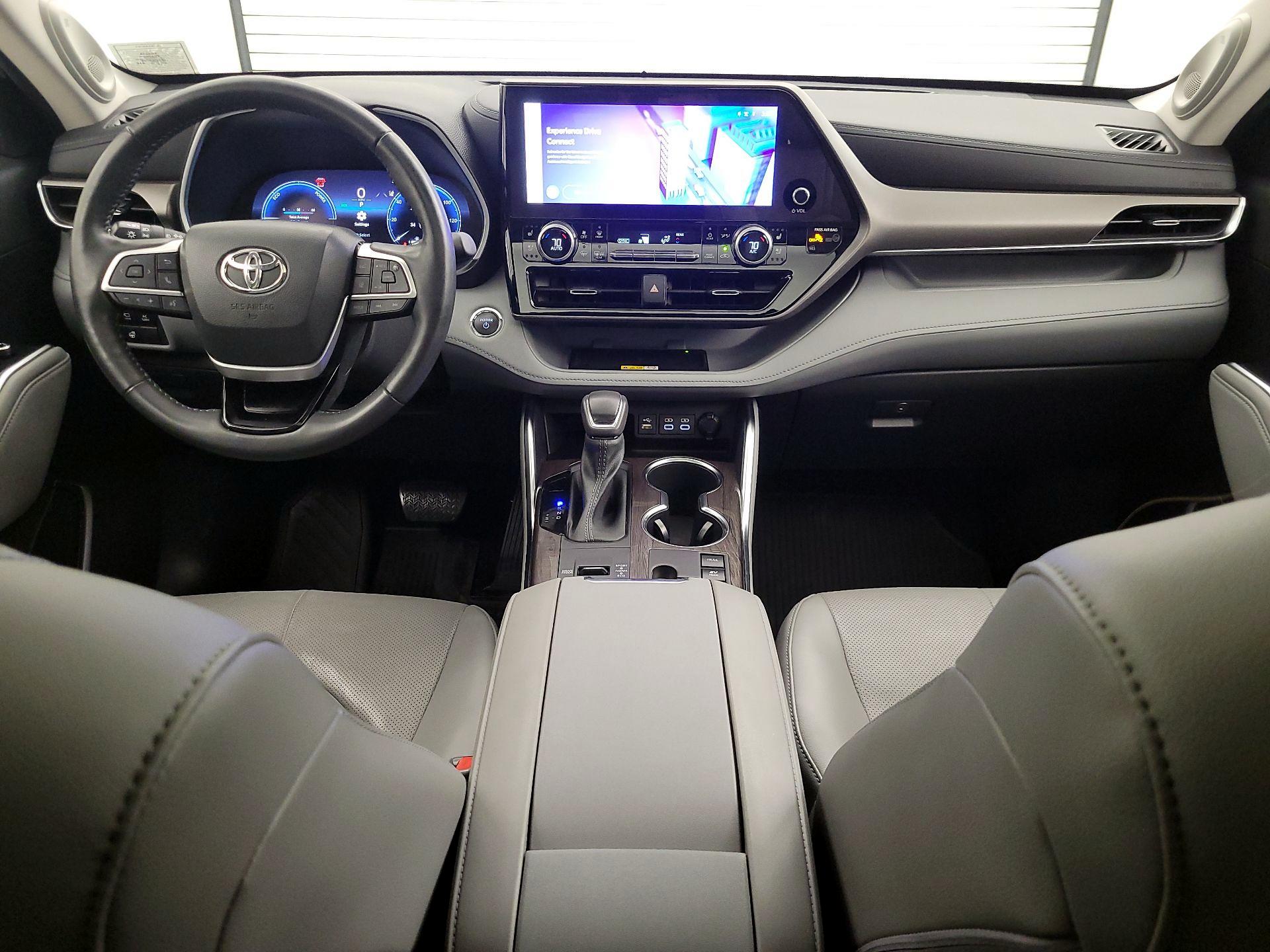 Thumbnail: 2023 Toyota Highlander - 9