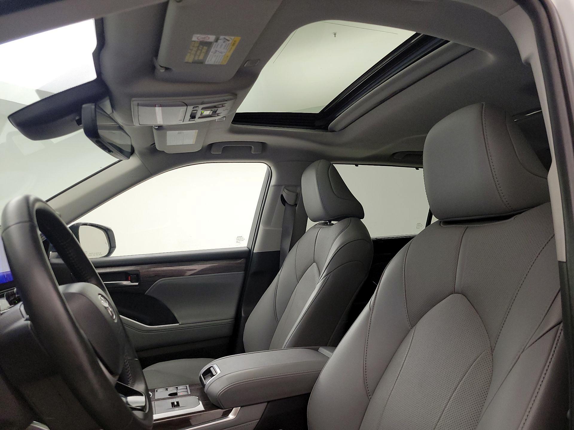 Thumbnail: 2023 Toyota Highlander - 19