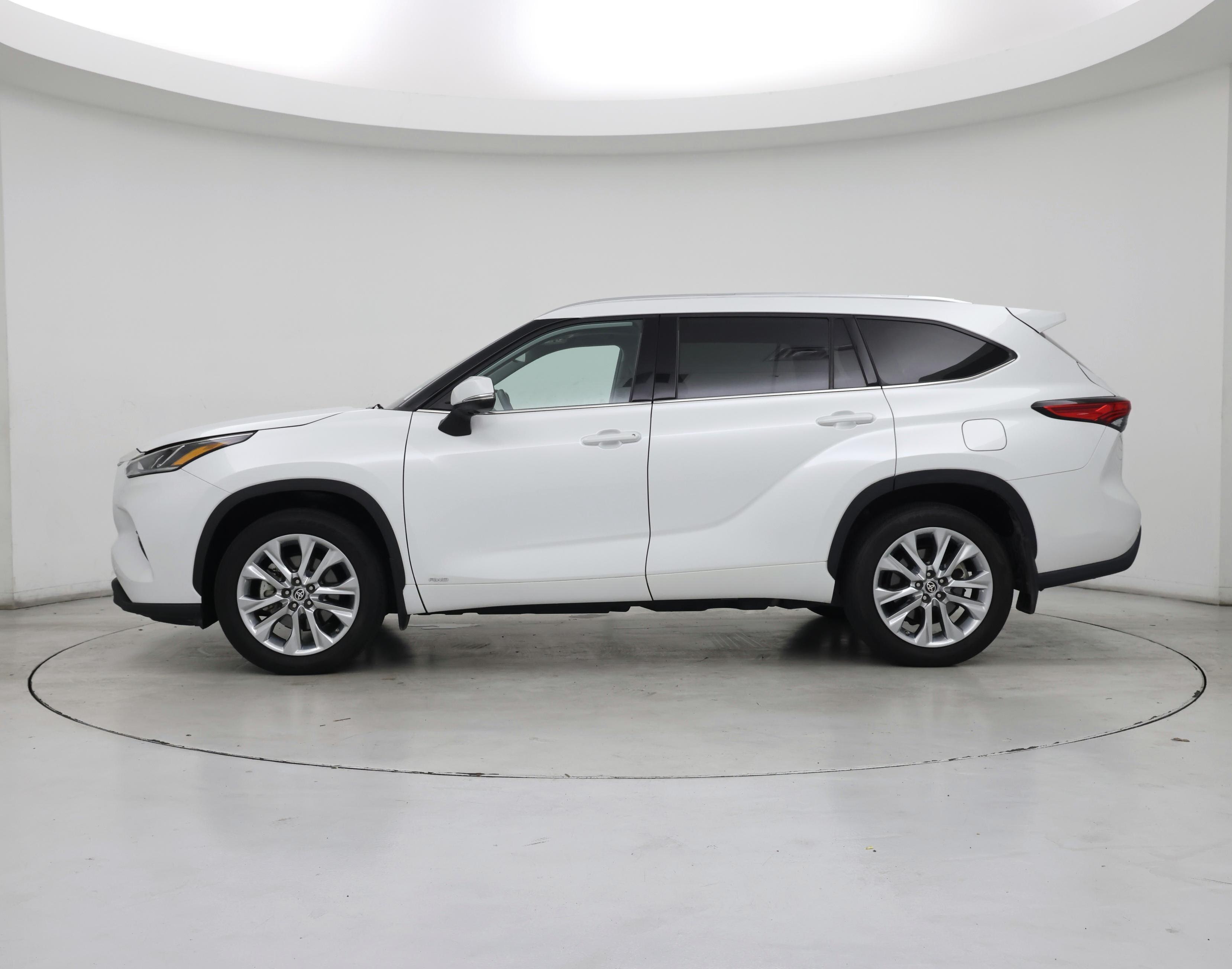 Thumbnail: 2023 Toyota Highlander - 3