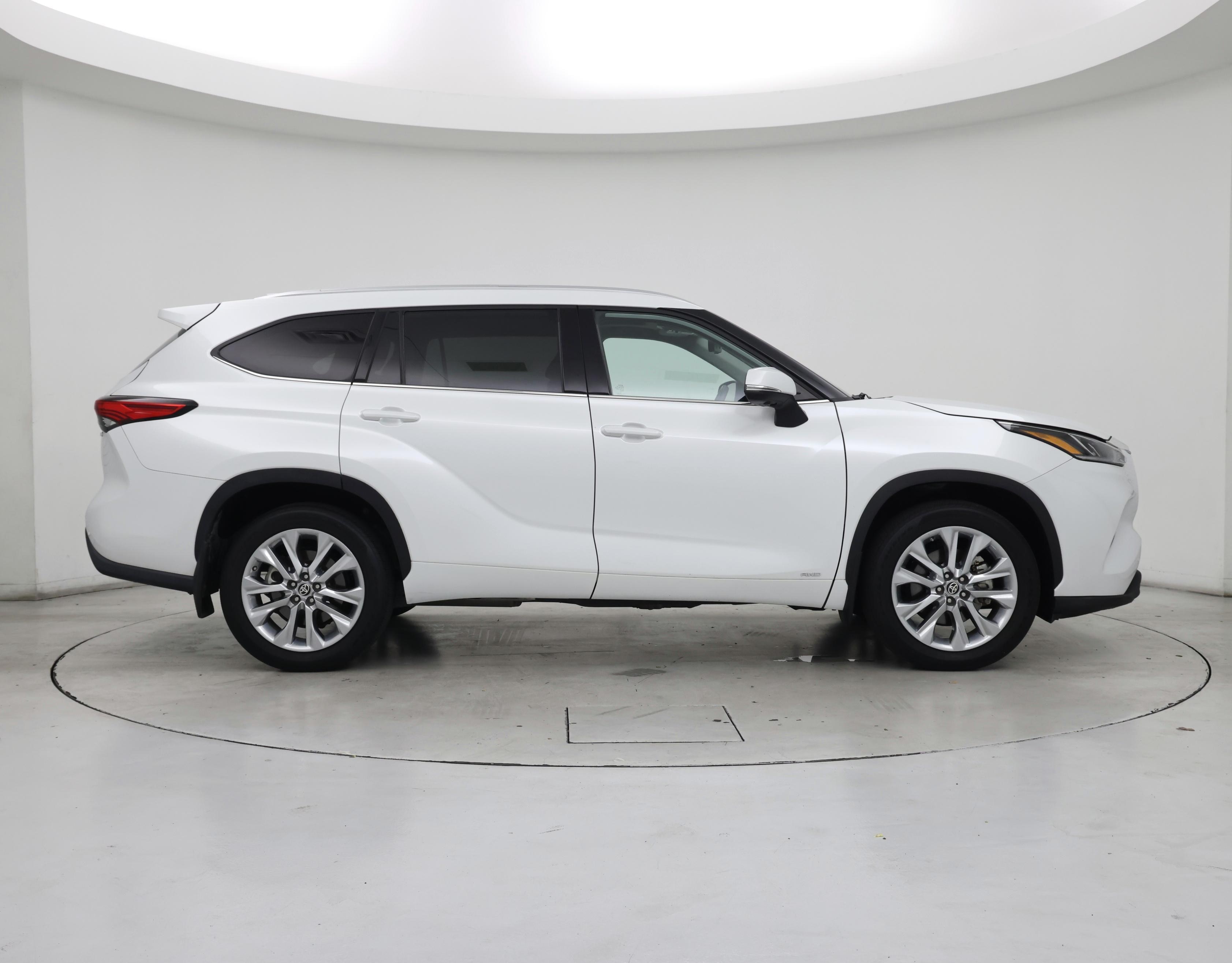 Thumbnail: 2023 Toyota Highlander - 7