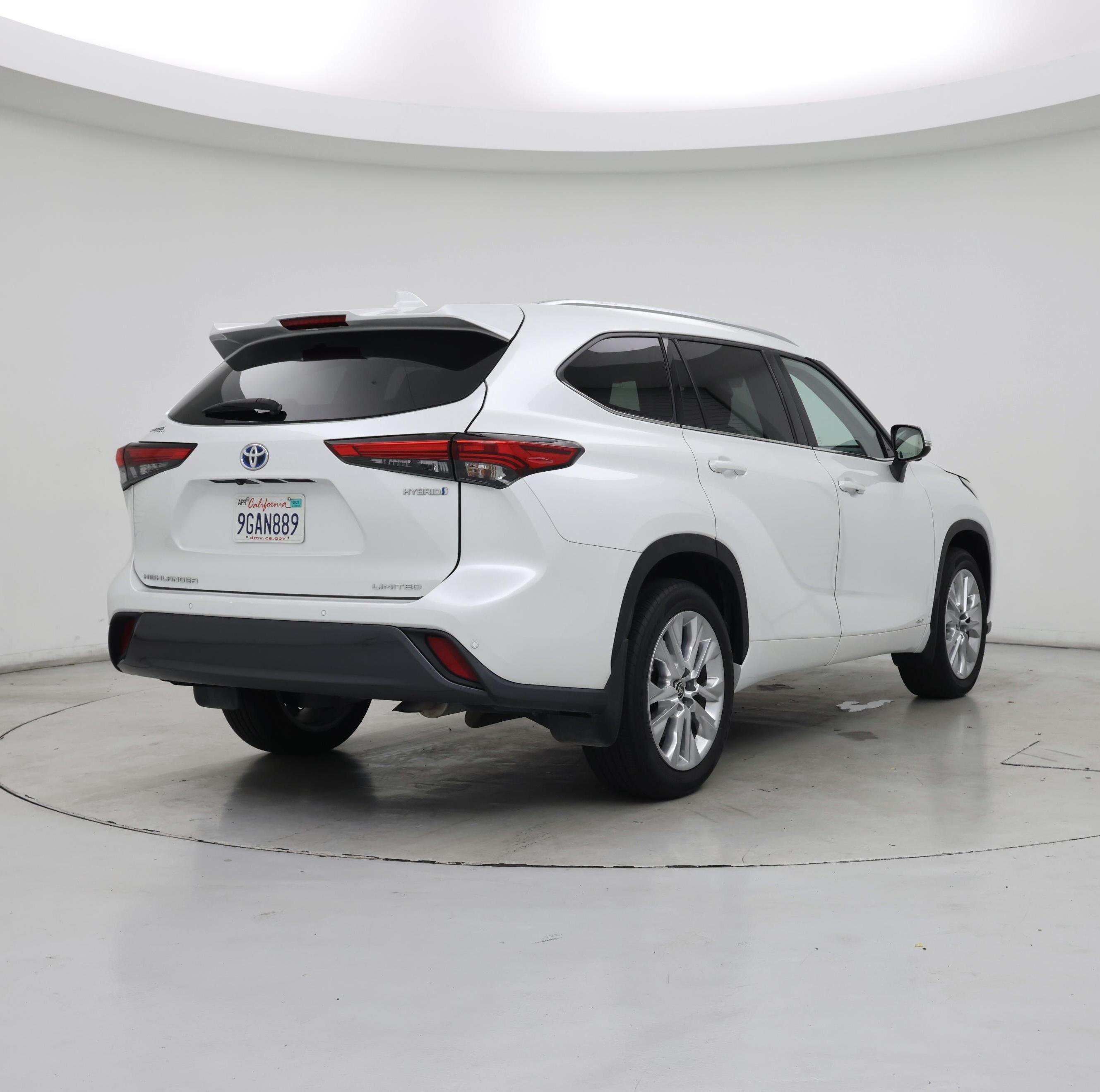 Thumbnail: 2023 Toyota Highlander - 8
