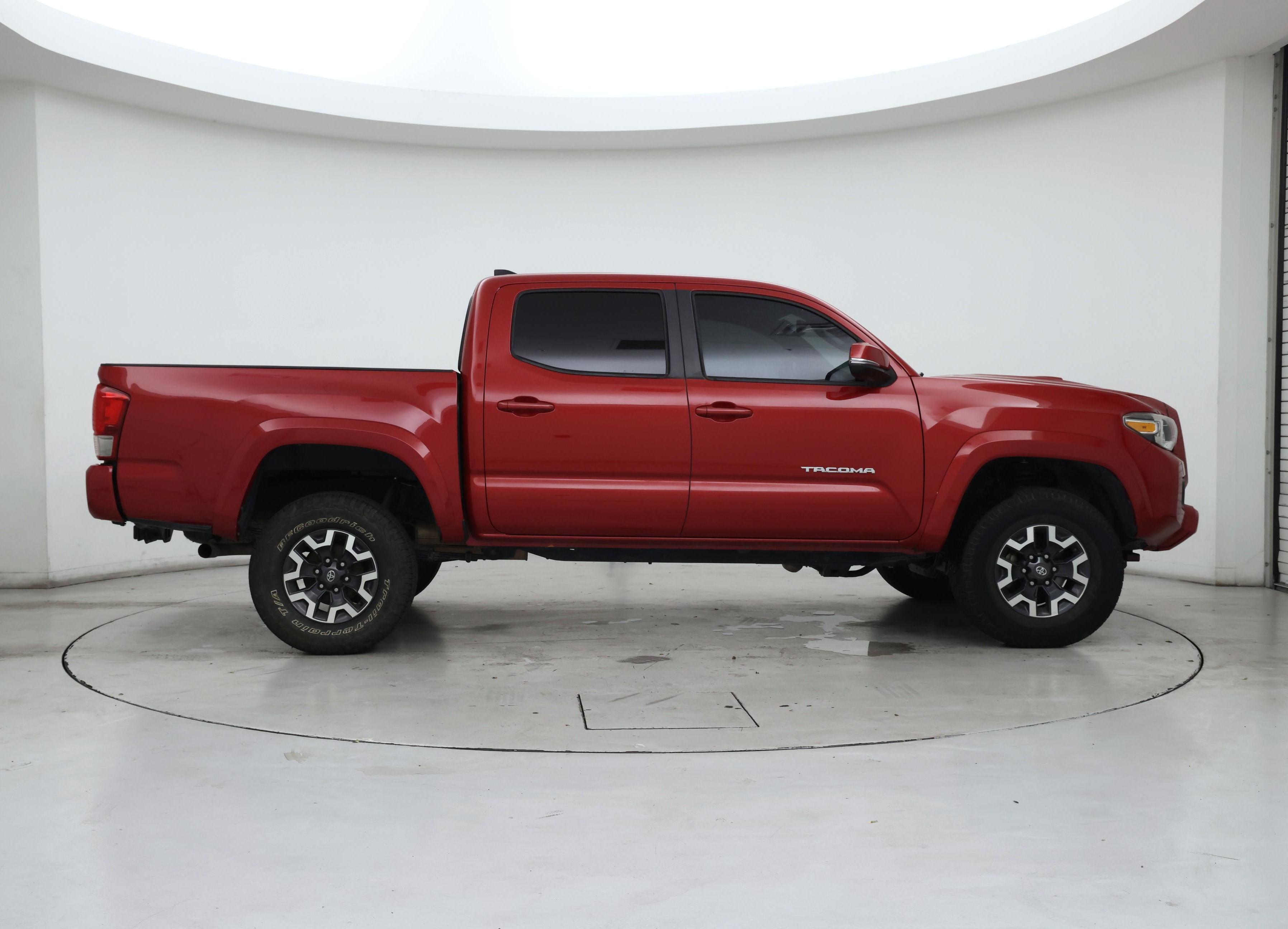 Thumbnail: 2017 Toyota Tacoma - 7