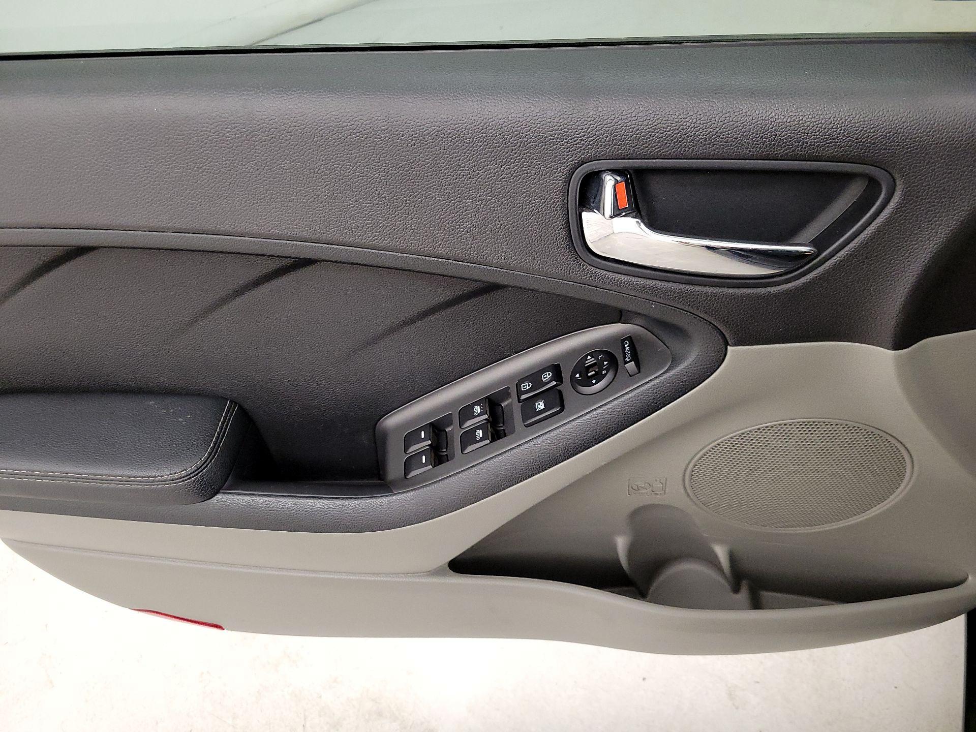 Thumbnail: 2016 Kia Forte - 12