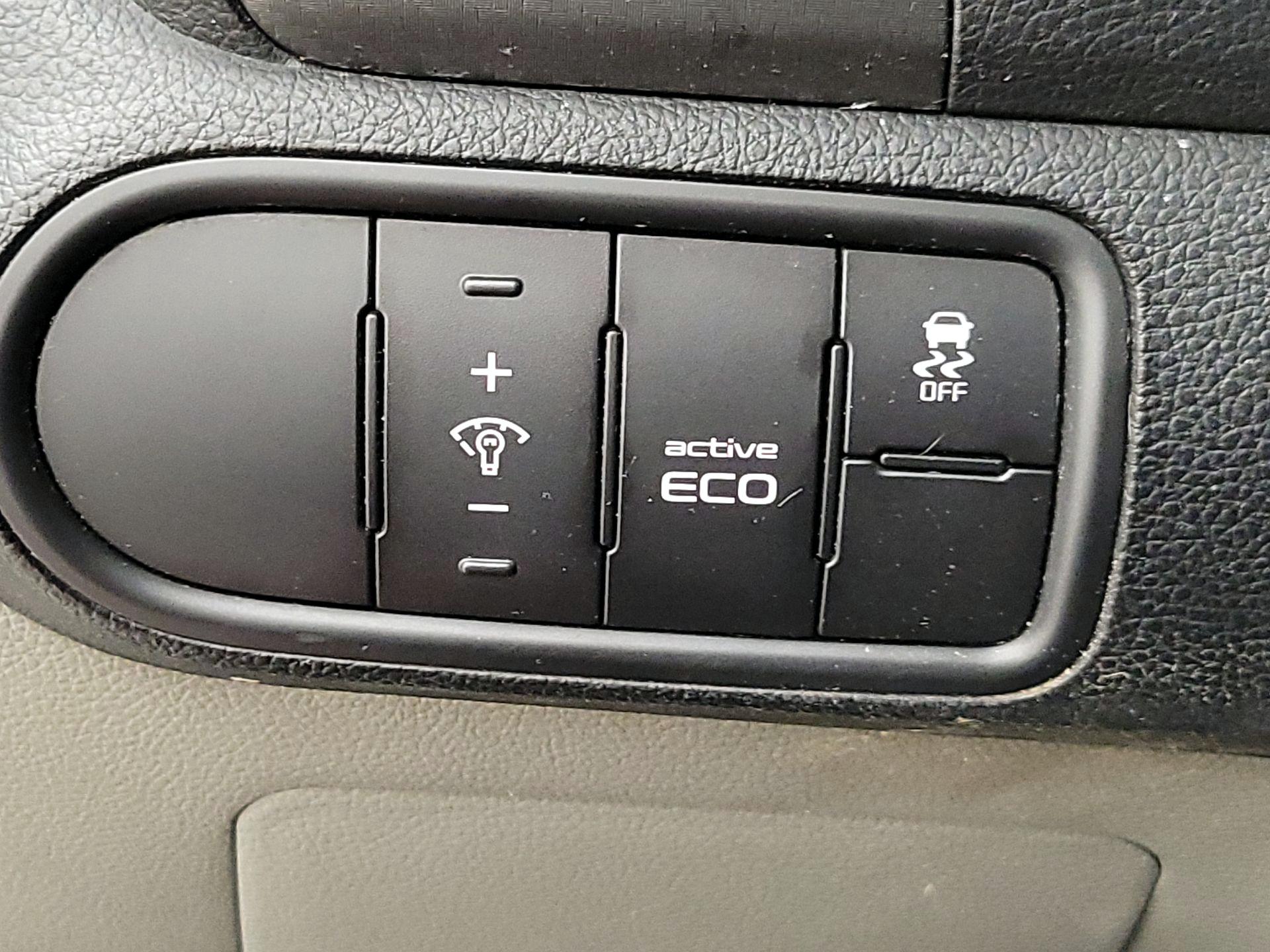 Thumbnail: 2016 Kia Forte - 13