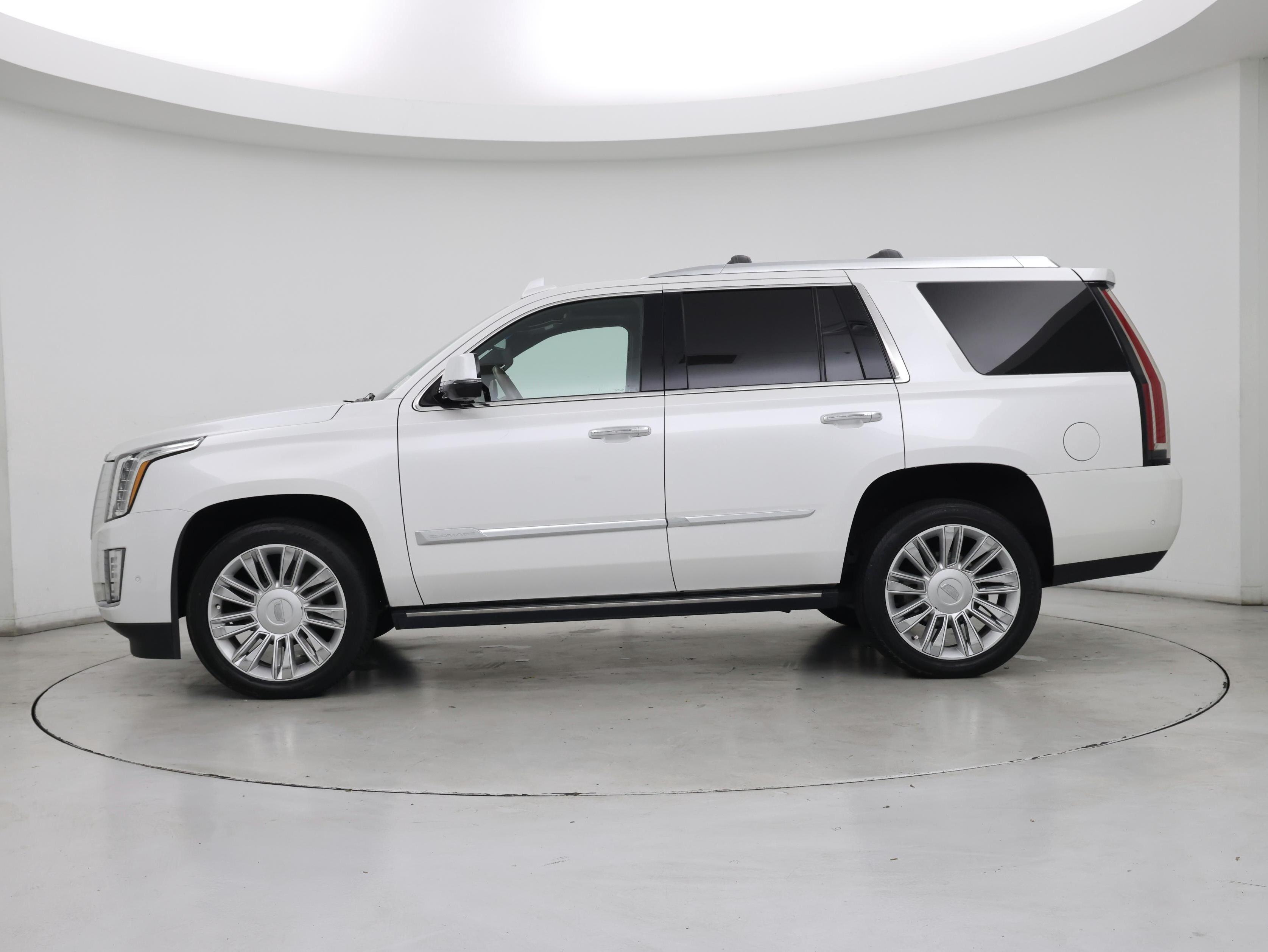 Thumbnail: 2017 Cadillac Escalade - 3